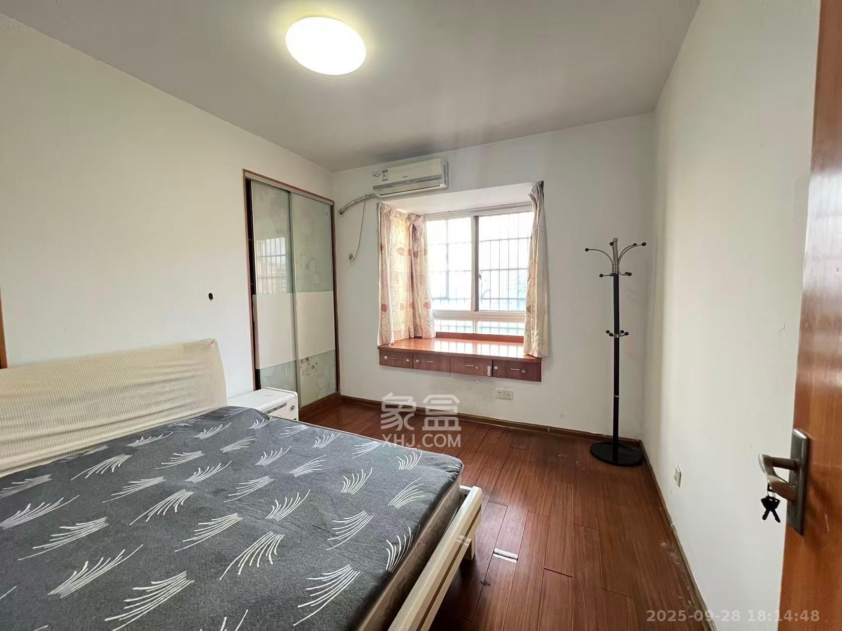 星沙教师公寓  3室2厅2卫    2000.0元/月室内图