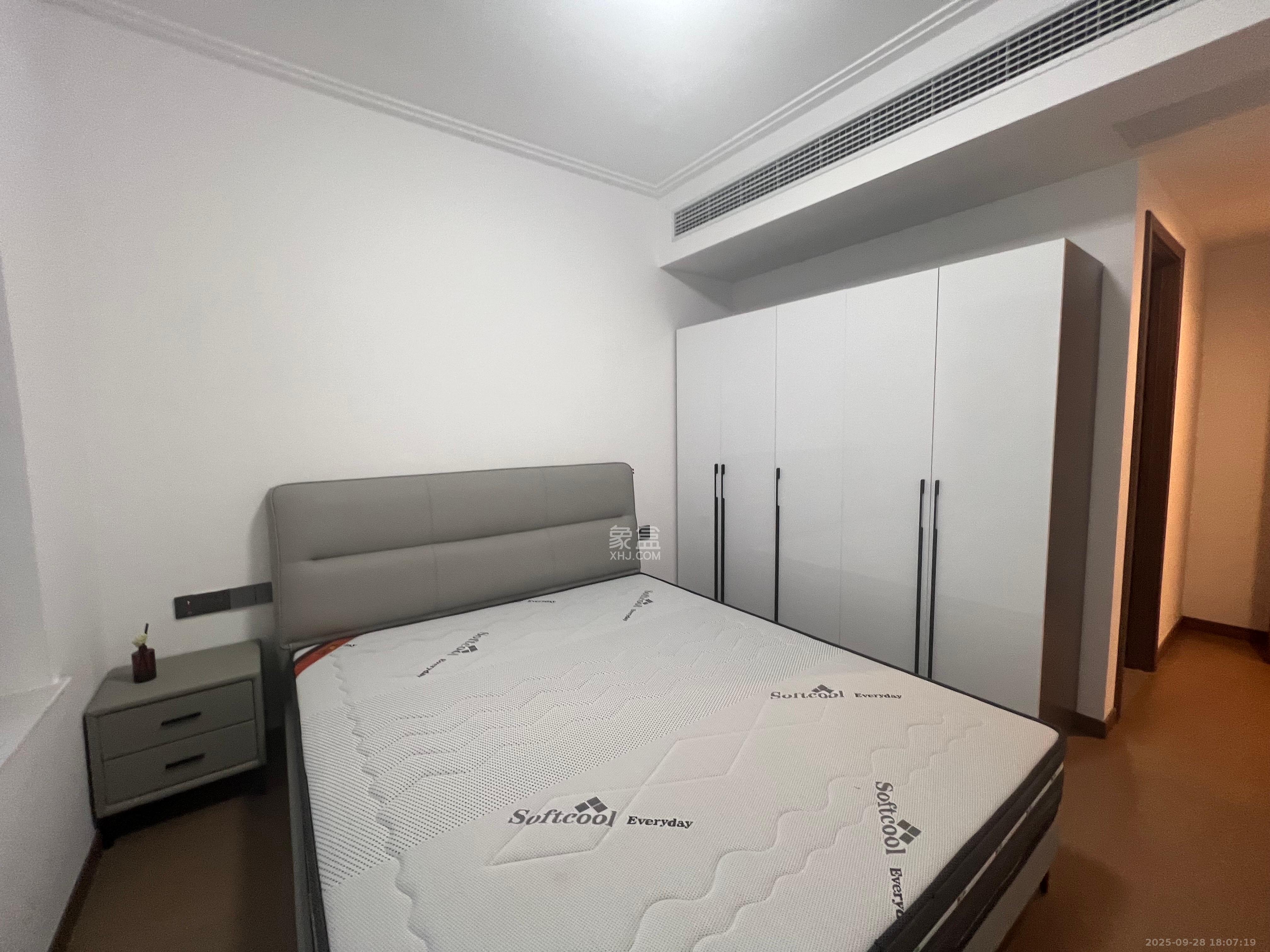 绿地V岛 3室2厅2卫 3500.0元/月 绿地V岛 3室2厅2卫 3500.0元/月室内图