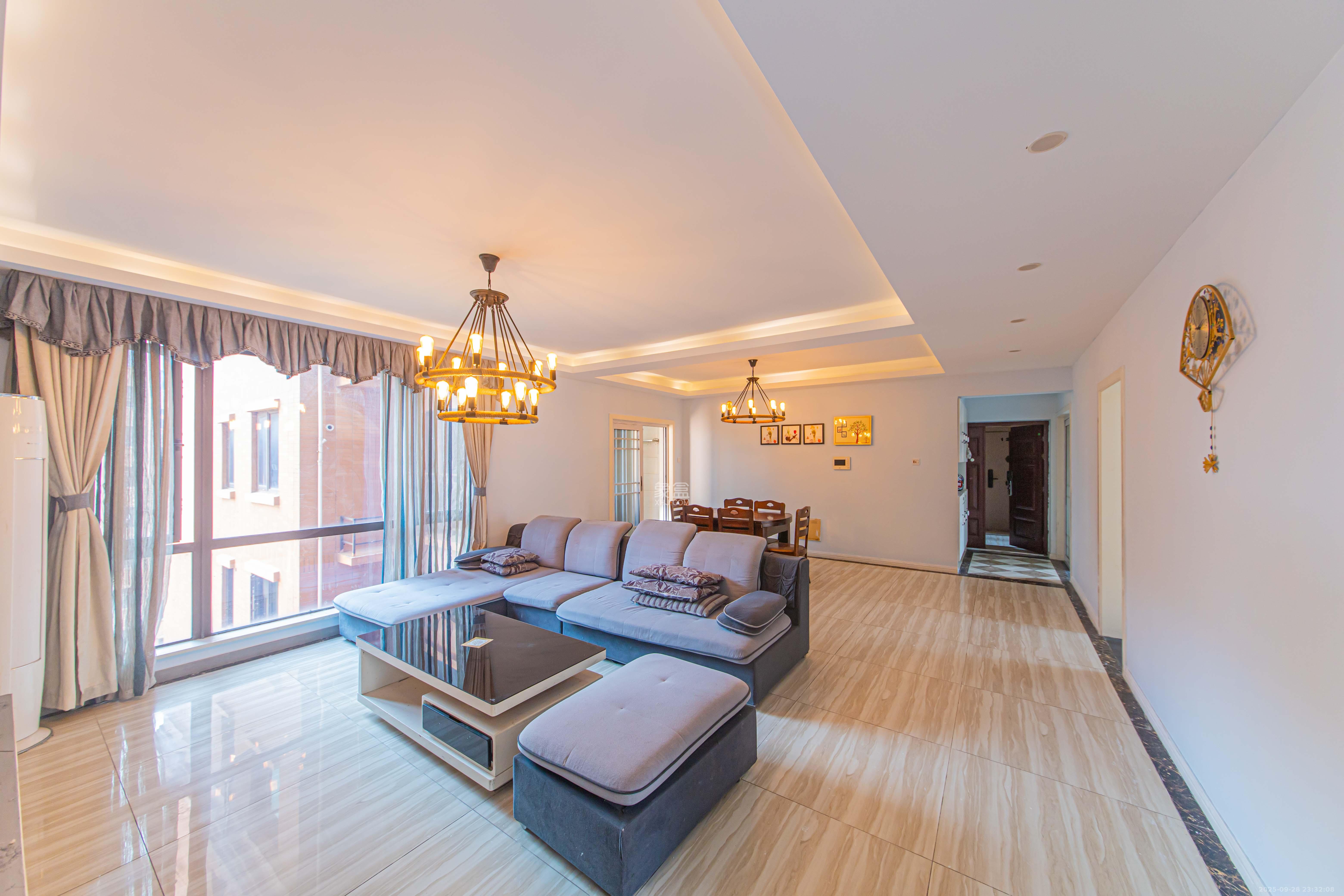 鑫远和城(一、二期)  5室2厅2卫    125.0万 鑫远和城(一、二期)  5室2厅2卫    125.0万客厅