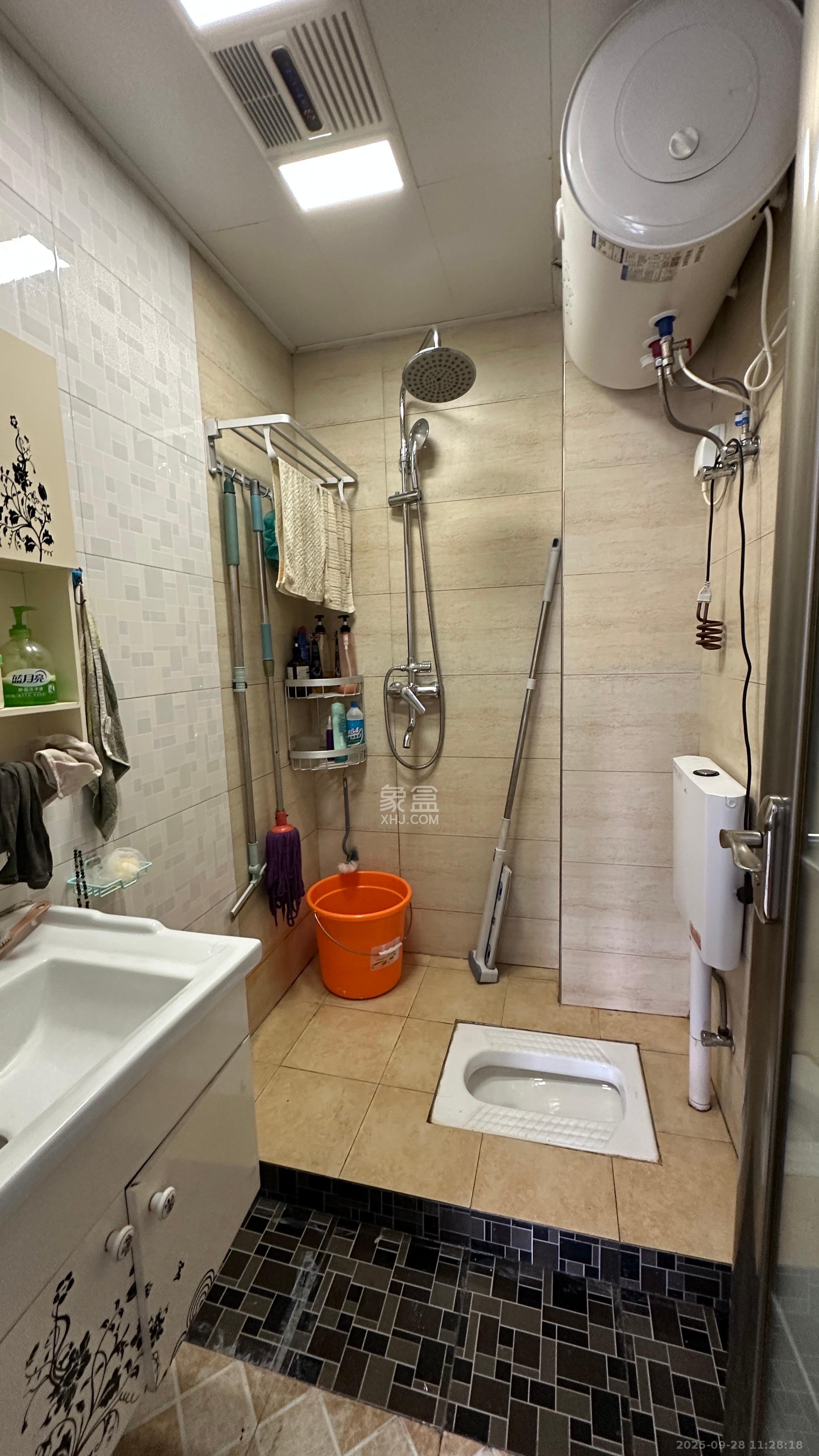 万象凯旋湾  1室1厅1卫    1300.0元/月