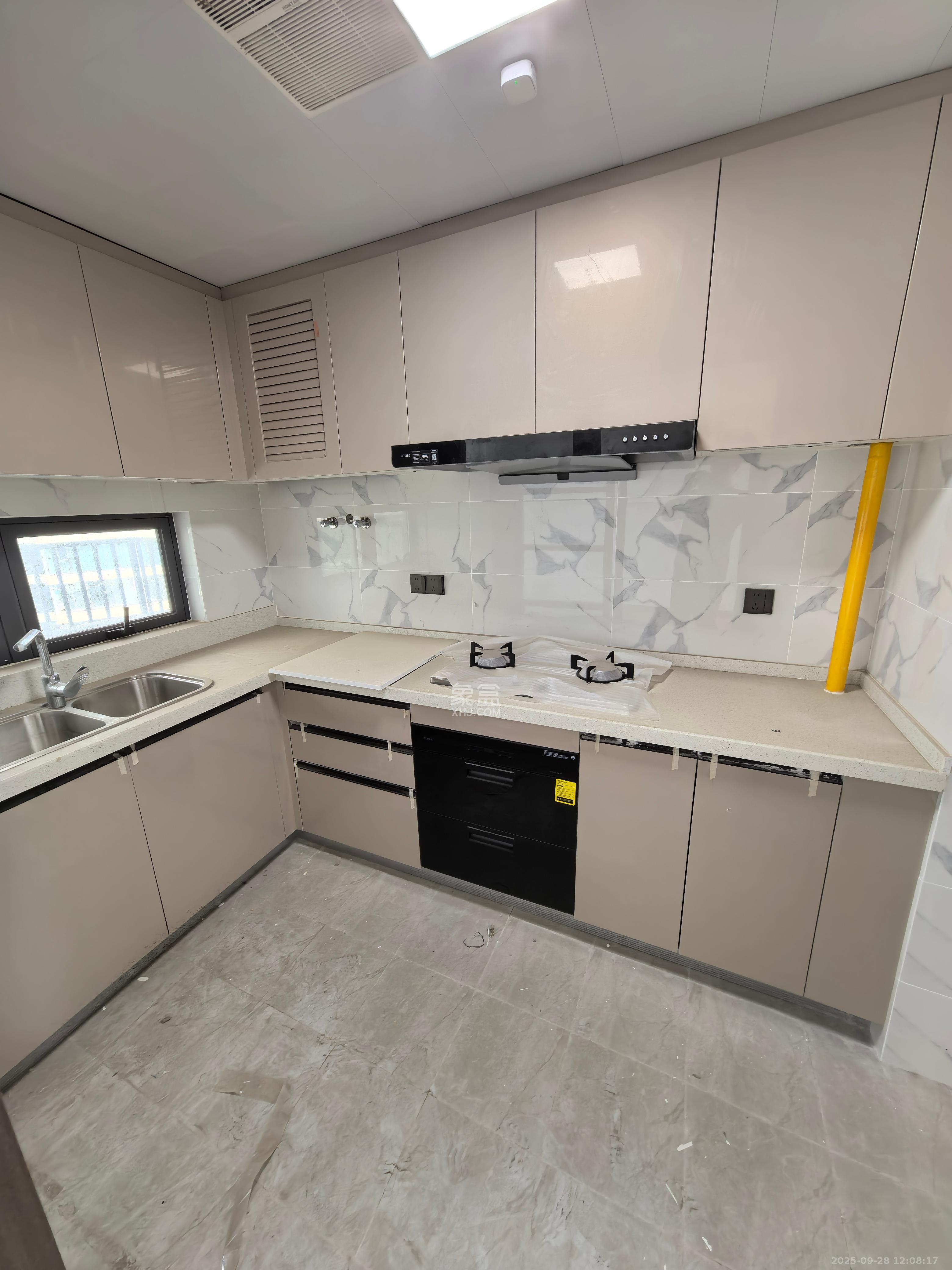 绿地V岛 4室2厅2卫 4000.0元/月 绿地V岛 4室2厅2卫 4000.0元/月室内图