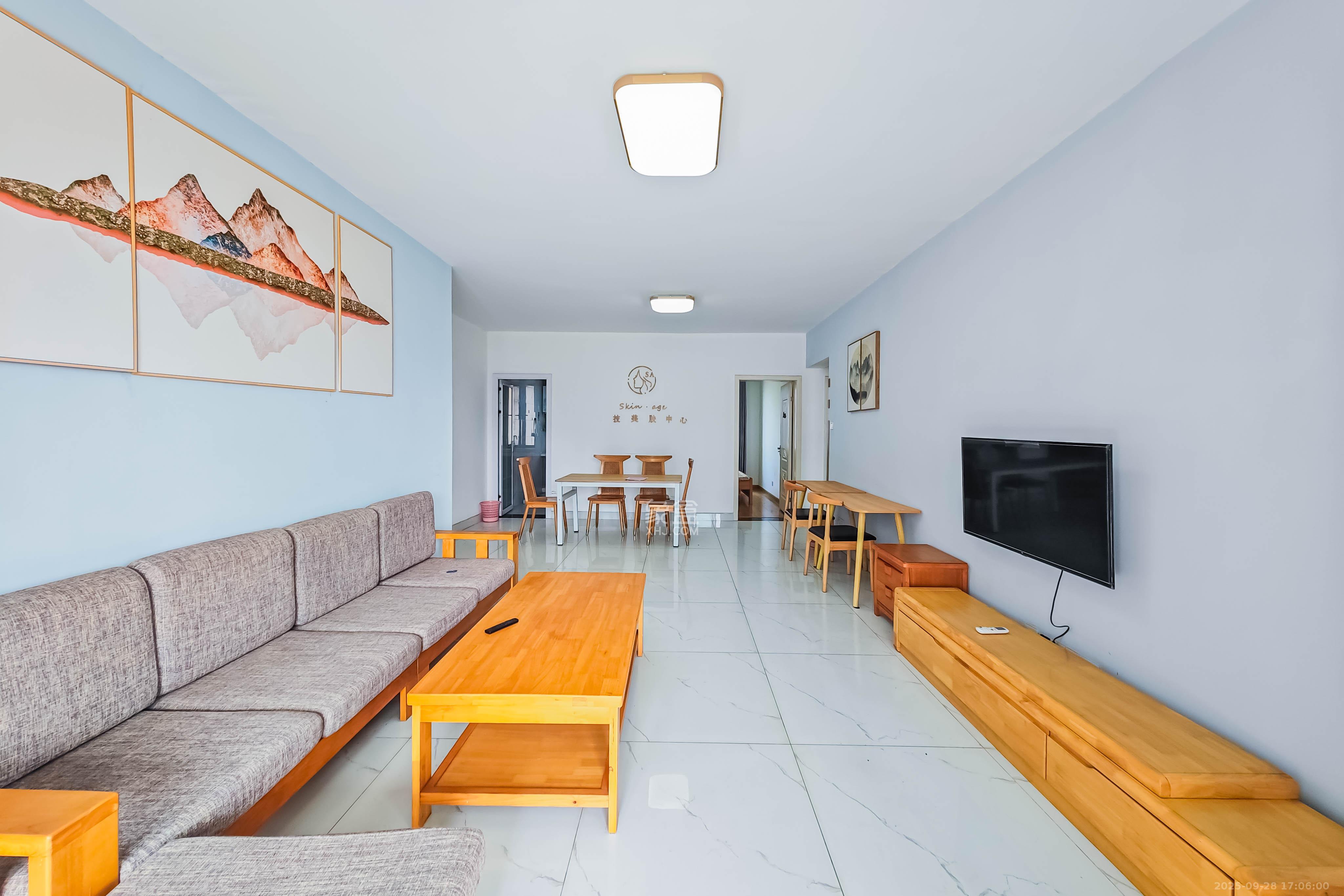 半山壹号 4室2厅2卫 125.0万 半山壹号 4室2厅2卫 125.0万客厅