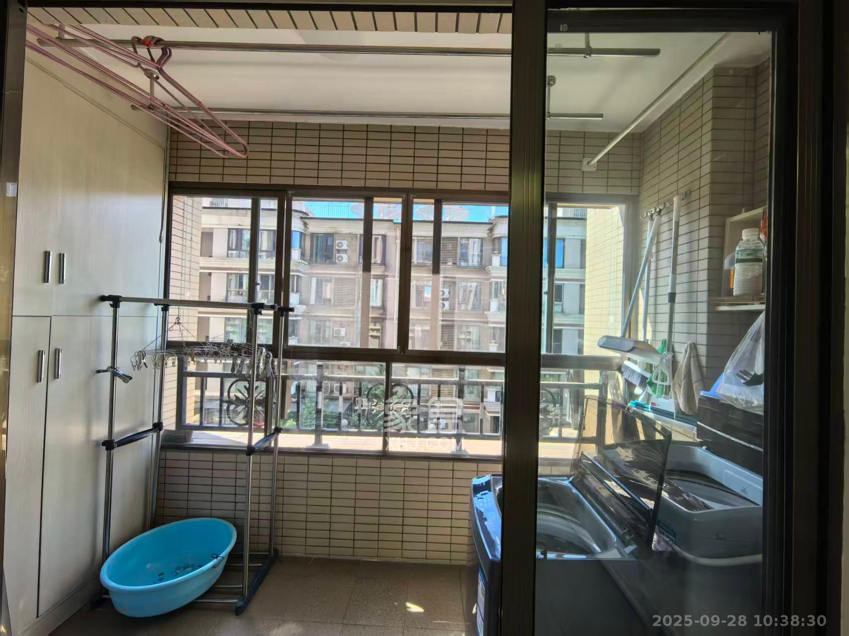 江山帝景雅典 3室2厅1卫 2000.0元/月 江山帝景雅典 3室2厅1卫 2000.0元/月室内图