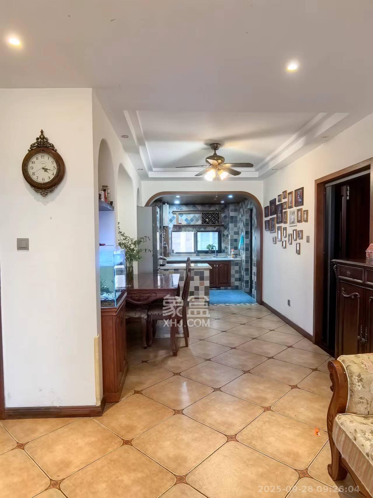 绿地中央广场  3室2厅1卫    3300.0元/月室内图