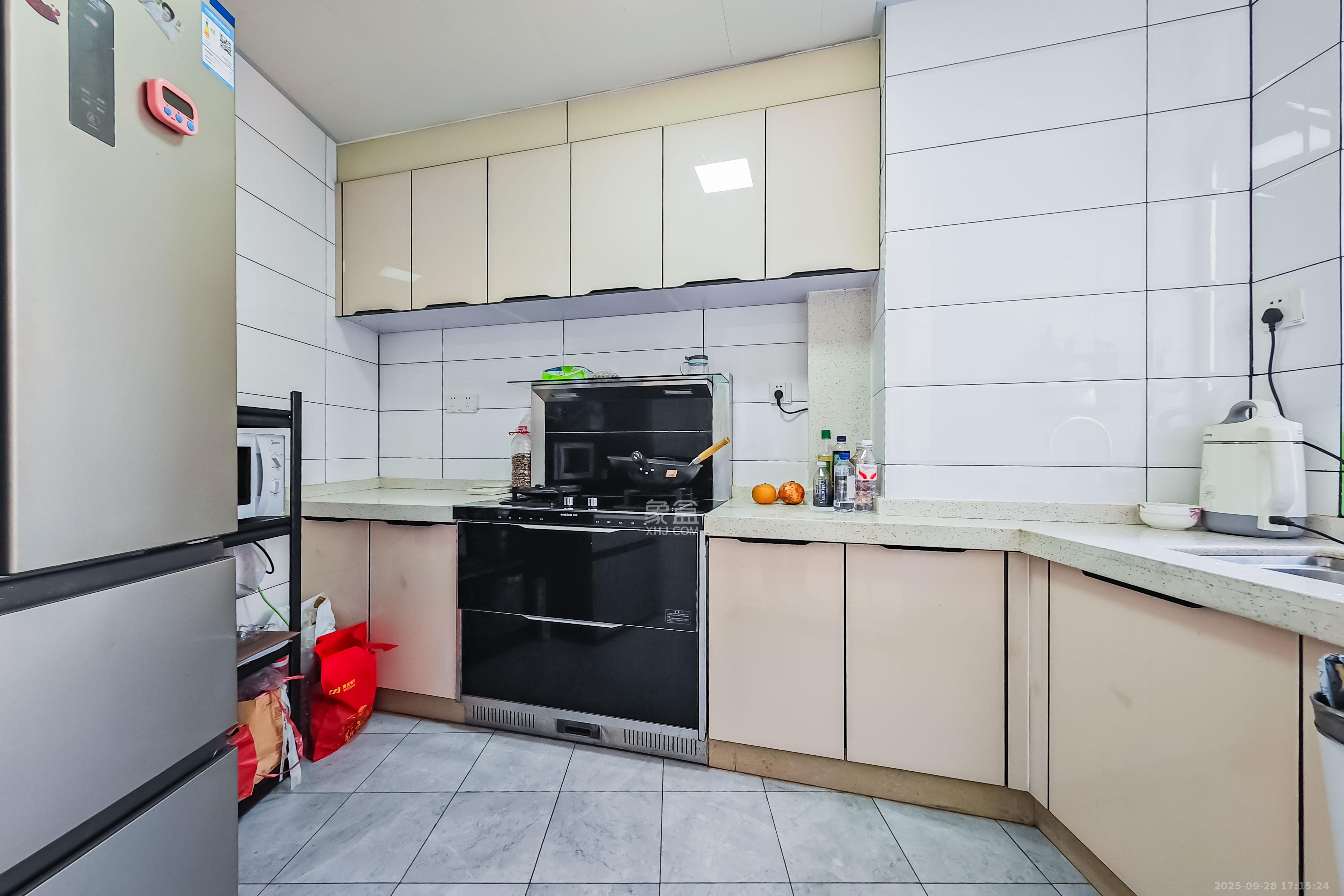 半山壹号 3室1厅1卫 138.0万 半山壹号 3室1厅1卫 138.0万厨房