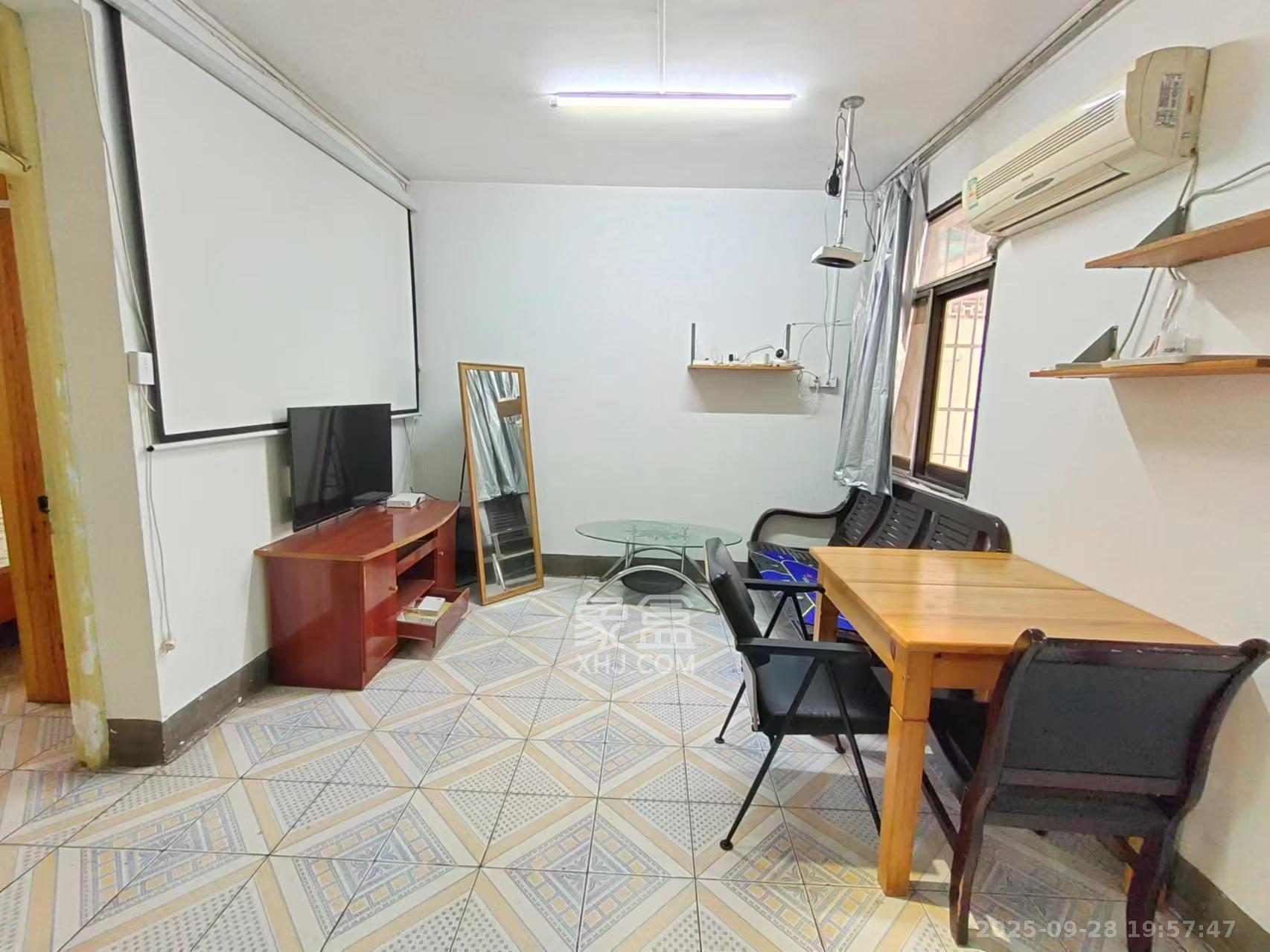 长勘院(文艺路26号)  2室1厅1卫    1300.0元/月 长勘院(文艺路26号)  2室1厅1卫    1300.0元/月