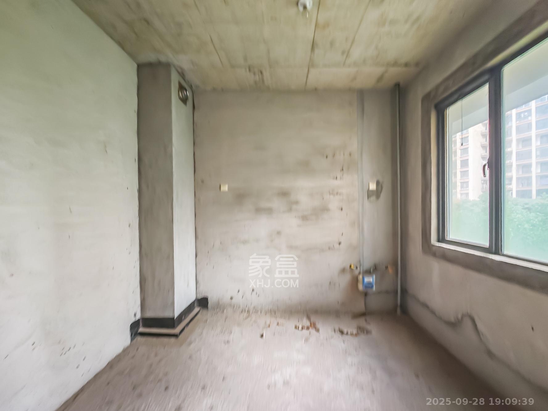 湘诚德峰小区B区  4室2厅2卫    110.8万厨房