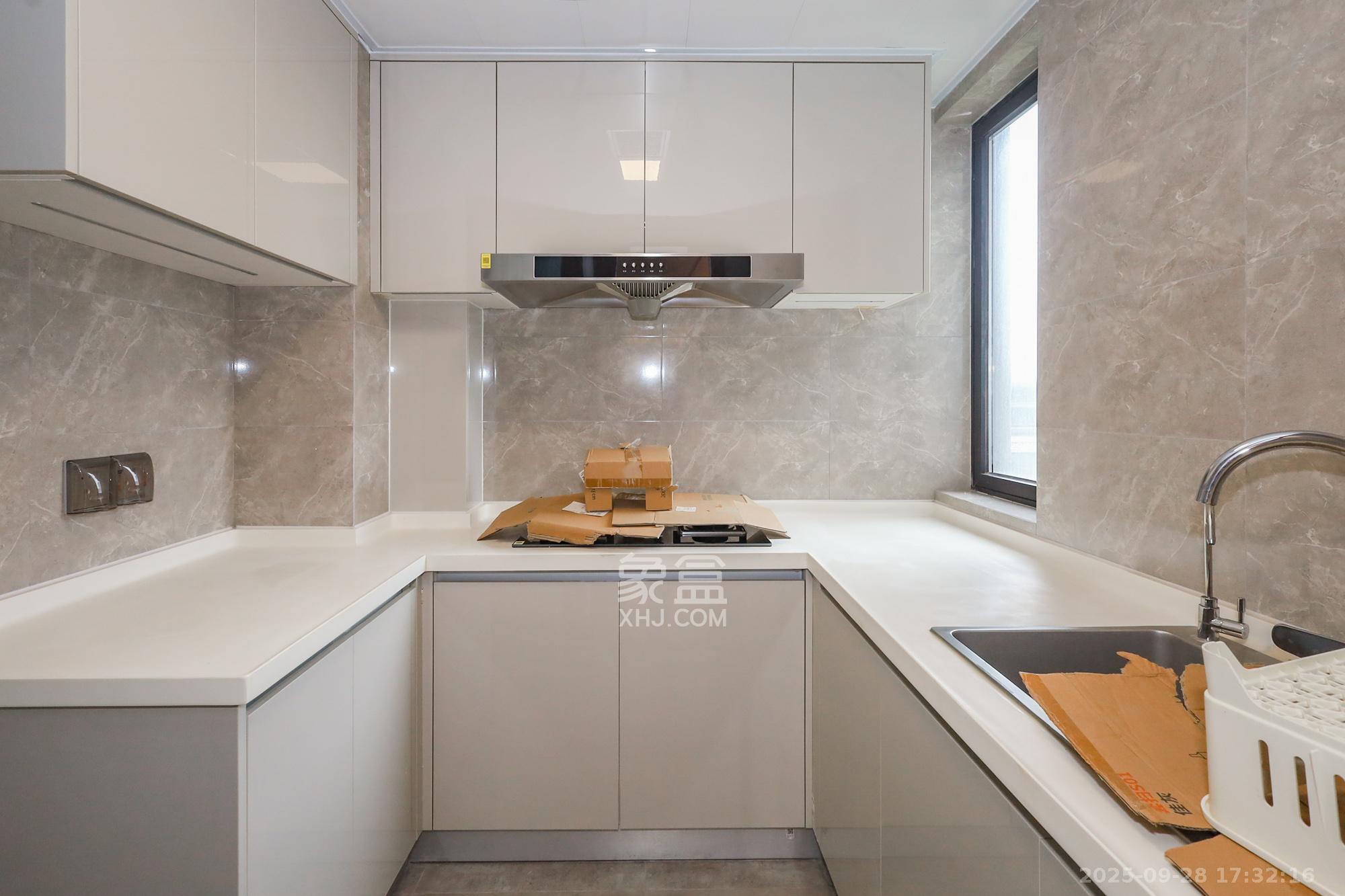 金茂建发泊悦 4室2厅2卫 228.0万 金茂建发泊悦 4室2厅2卫 228.0万厨房