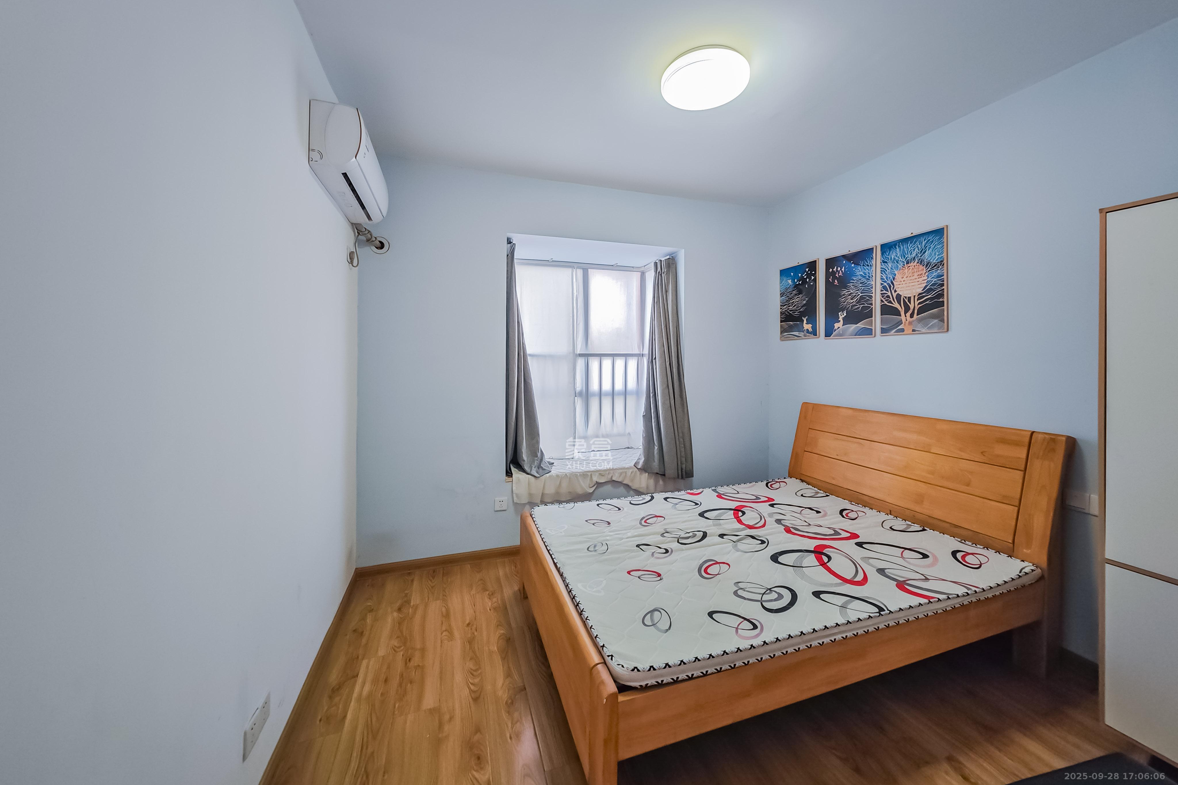 半山壹号 4室2厅2卫 125.0万 半山壹号 4室2厅2卫 125.0万卧室