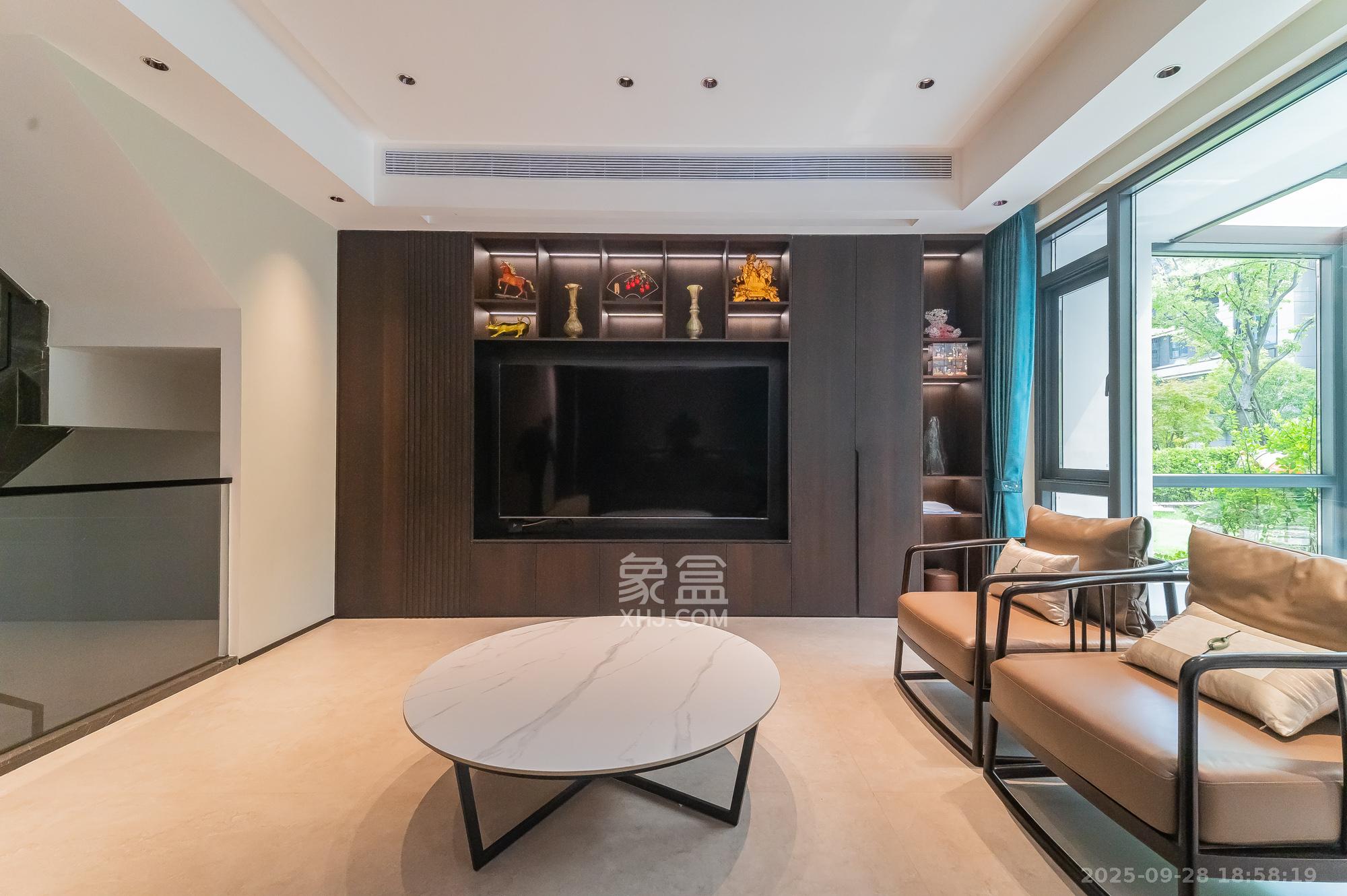 中交建发松雅院 5室2厅3卫 420.0万 中交建发松雅院 5室2厅3卫 420.0万客厅