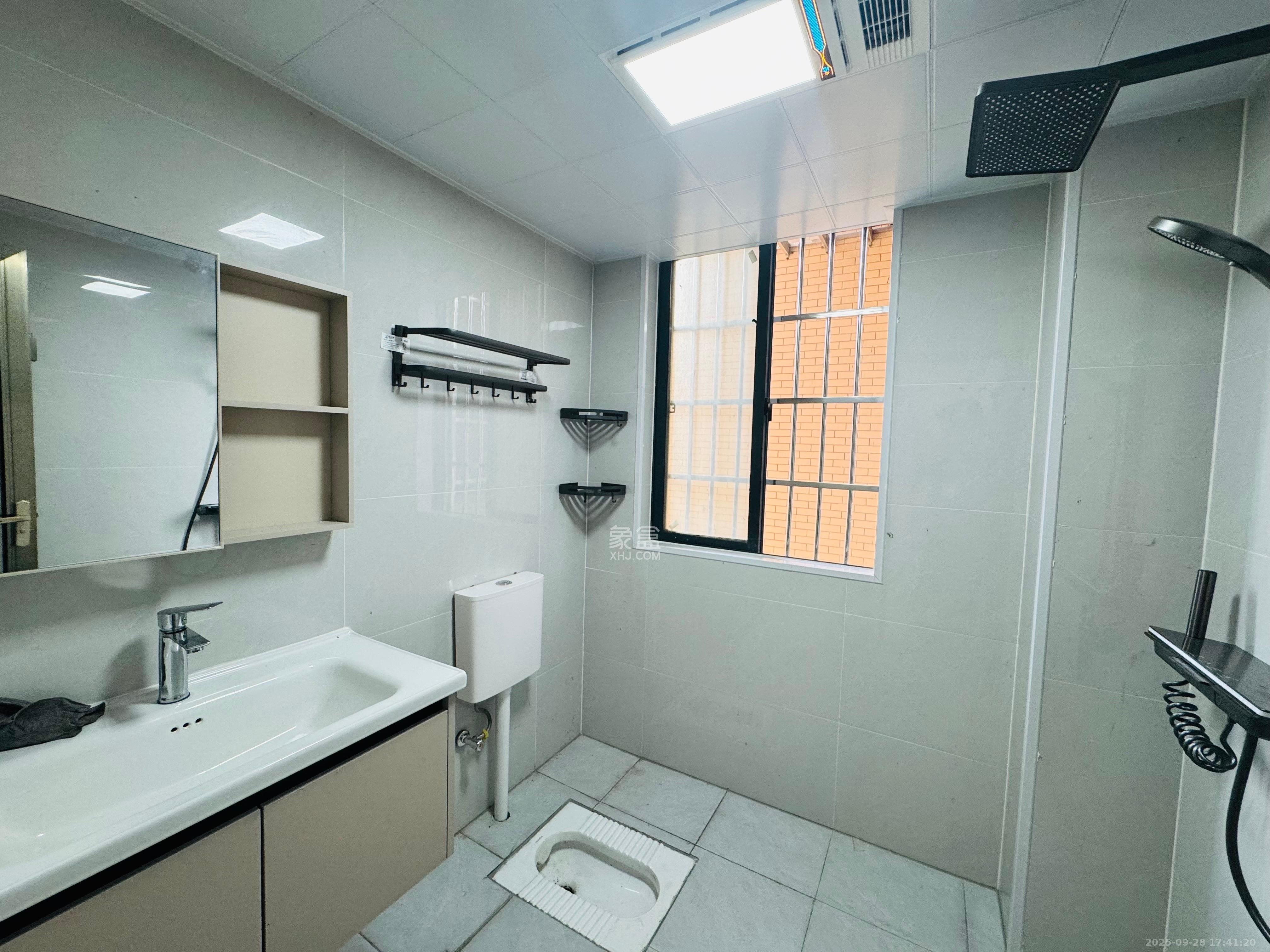 岳华嘉园 3室2厅1卫 2600.0元/月 岳华嘉园 3室2厅1卫 2600.0元/月室内图