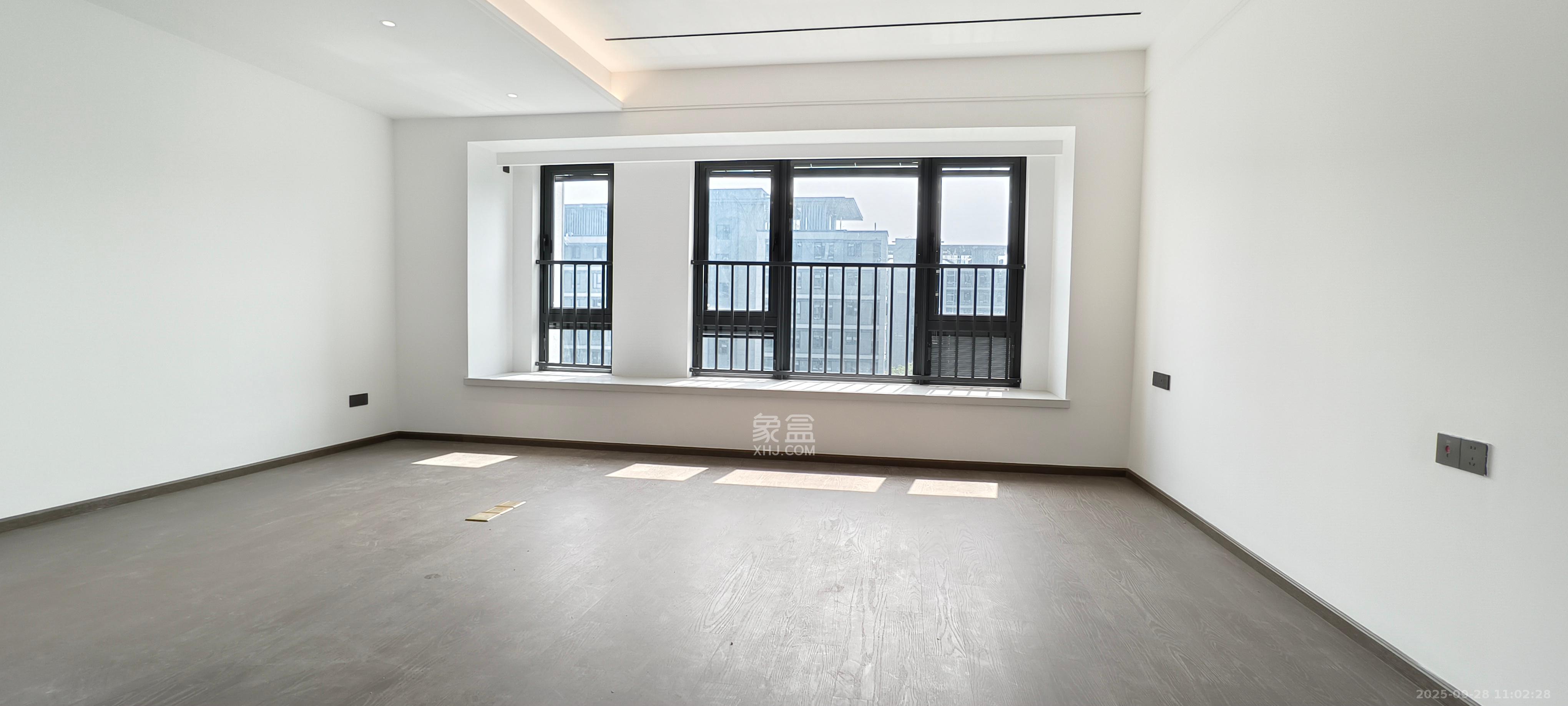 嘉臣道 4室2厅2卫 6000.0元/月 嘉臣道 4室2厅2卫 6000.0元/月室内图