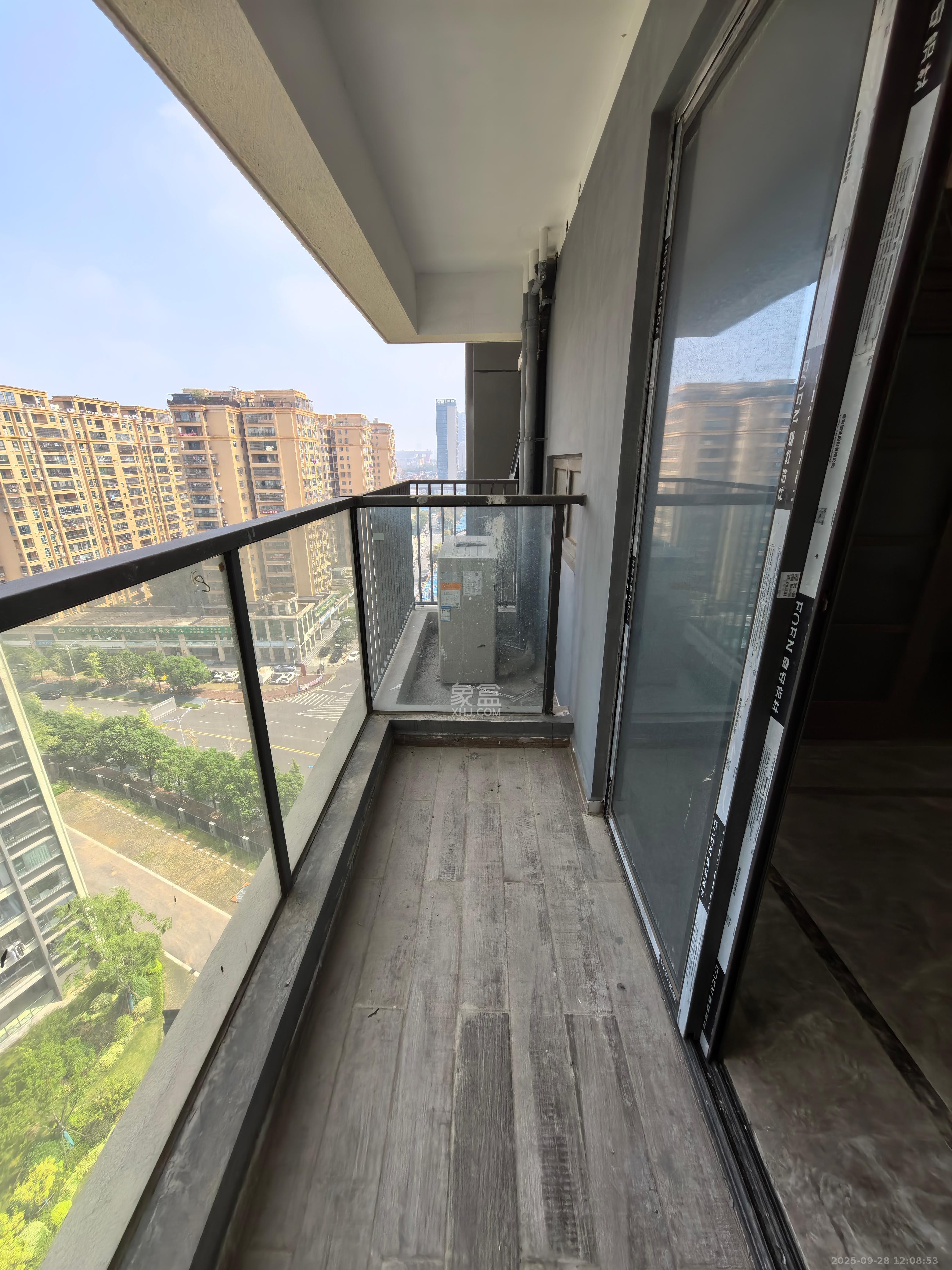 绿地V岛  4室2厅2卫    4000.0元/月室内图