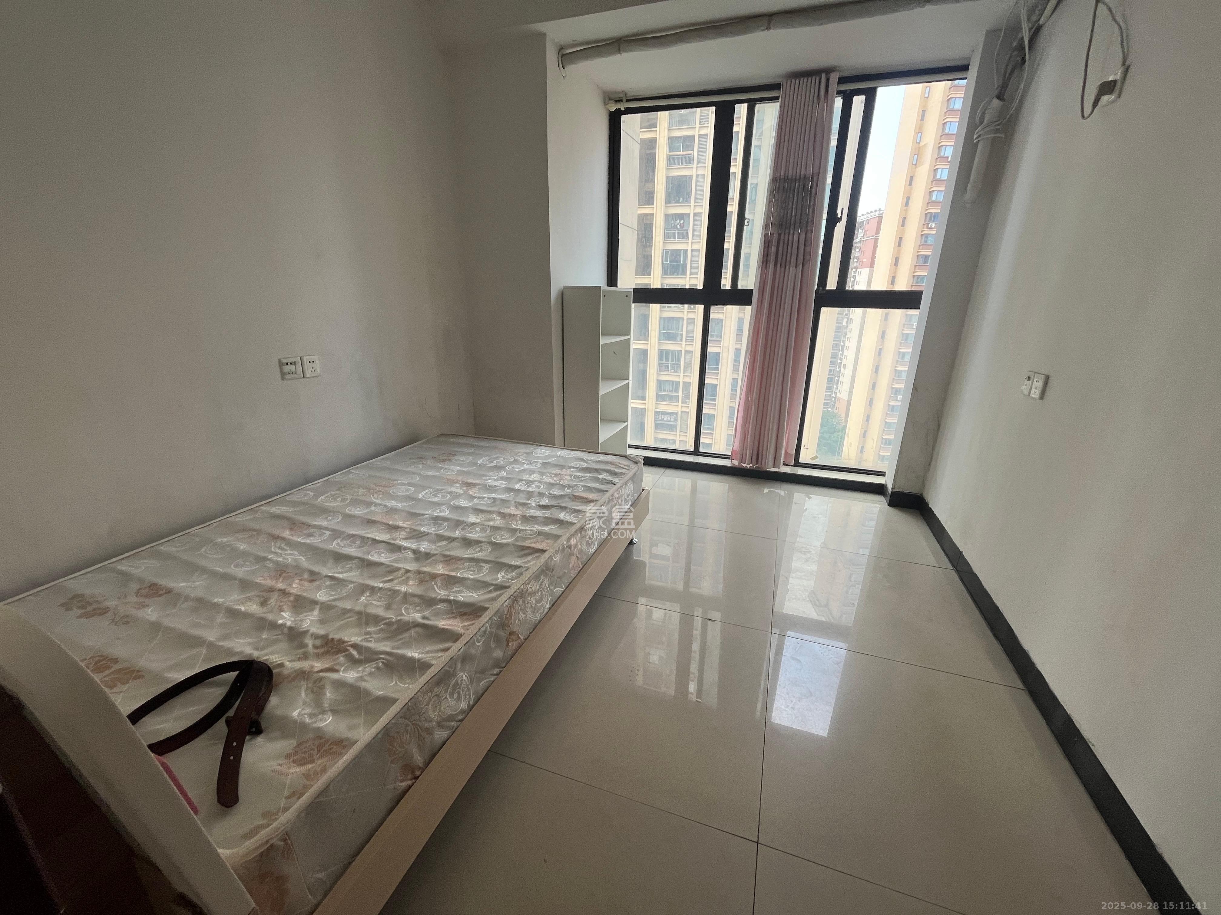 世茂铂翠湾二期  3室2厅1卫   2800.00元/月室内图