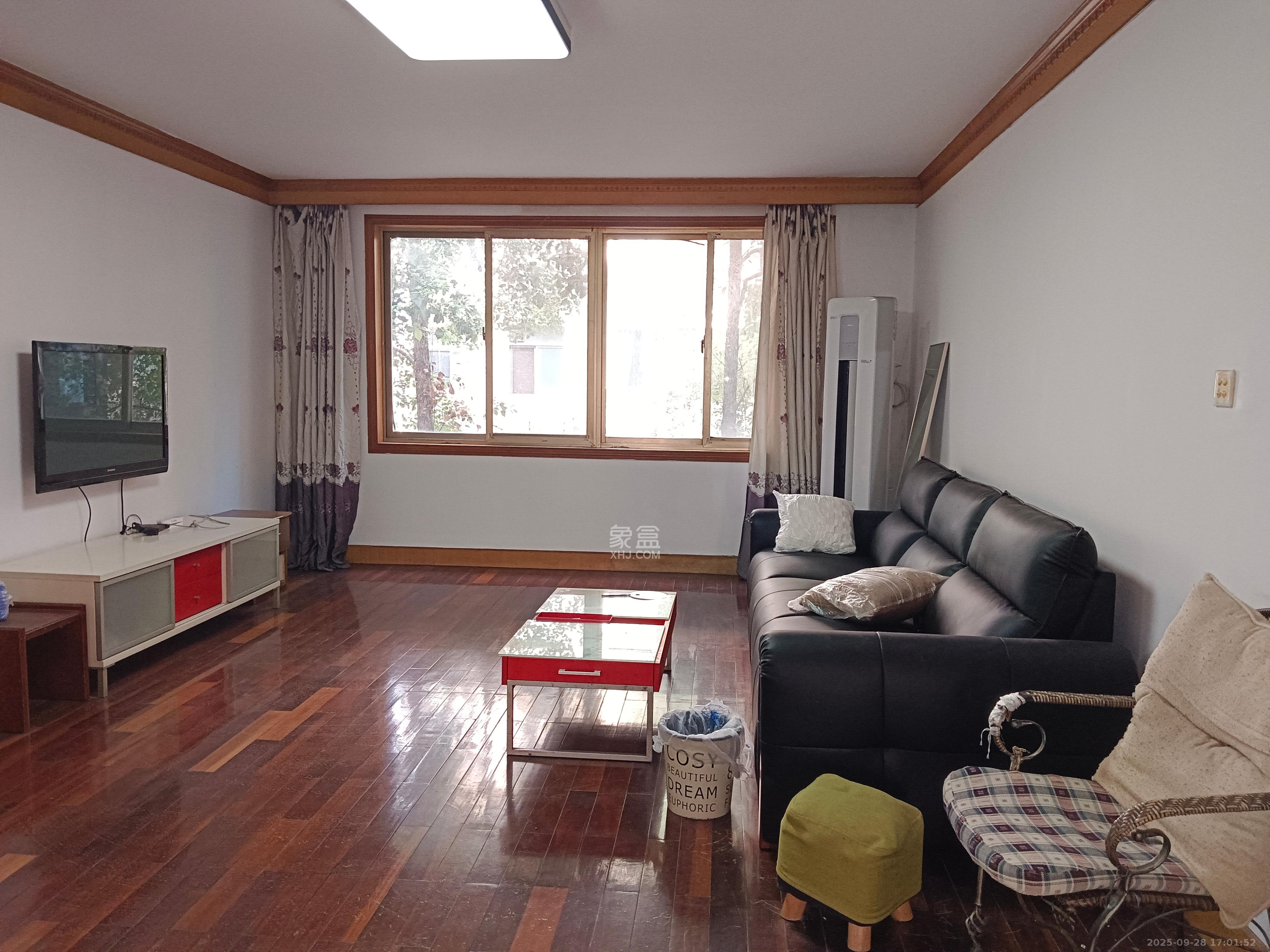 长郡公寓 3室2厅2卫 3500.0元/月 长郡公寓 3室2厅2卫 3500.0元/月室内图