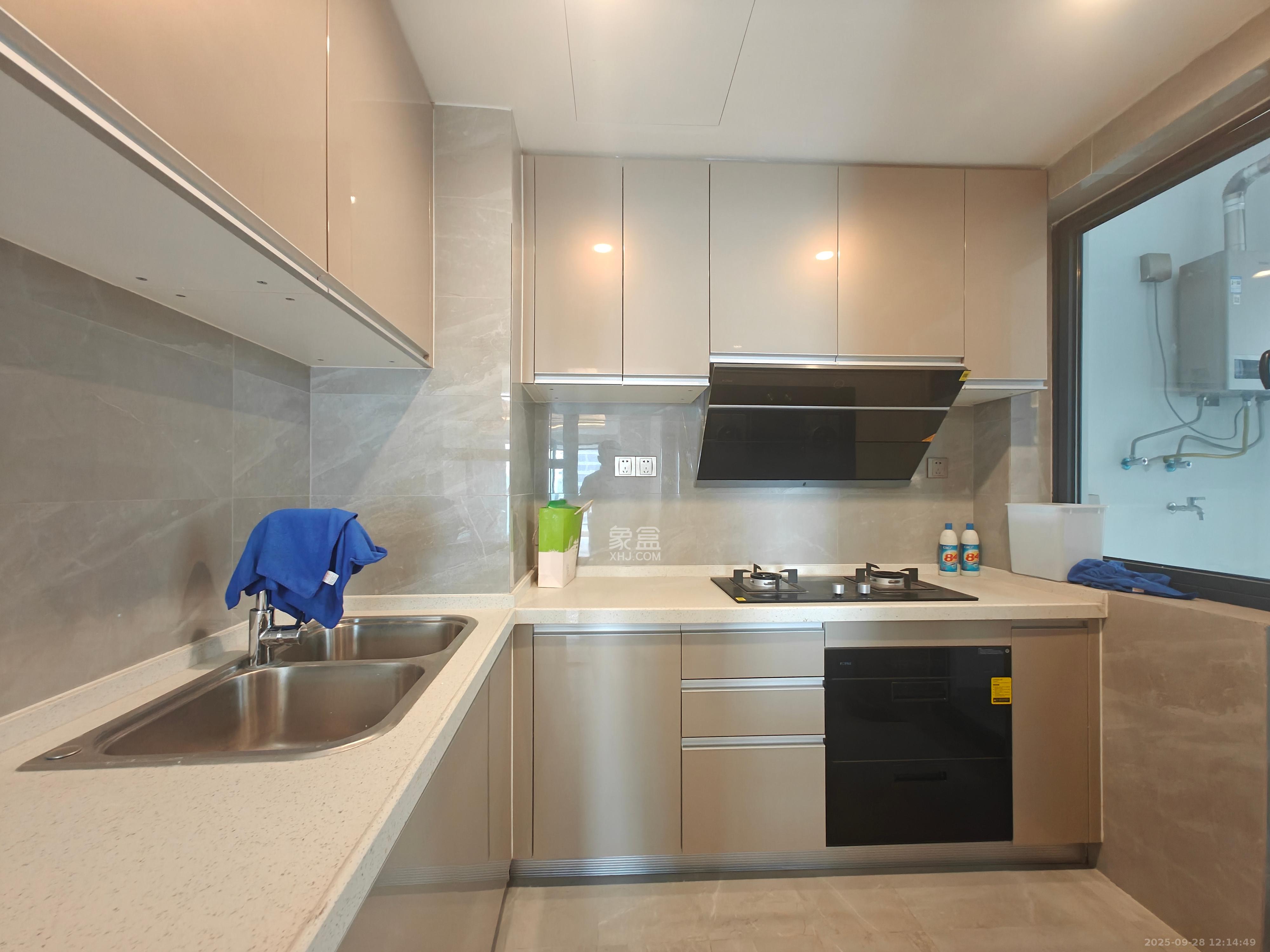 绿地长沙城际空间站(绿地新里佳苑) 3室2厅2卫 3200.0元/月 绿地长沙城际空间站(绿地新里佳苑) 3室2厅2卫 3200.0元/月室内图