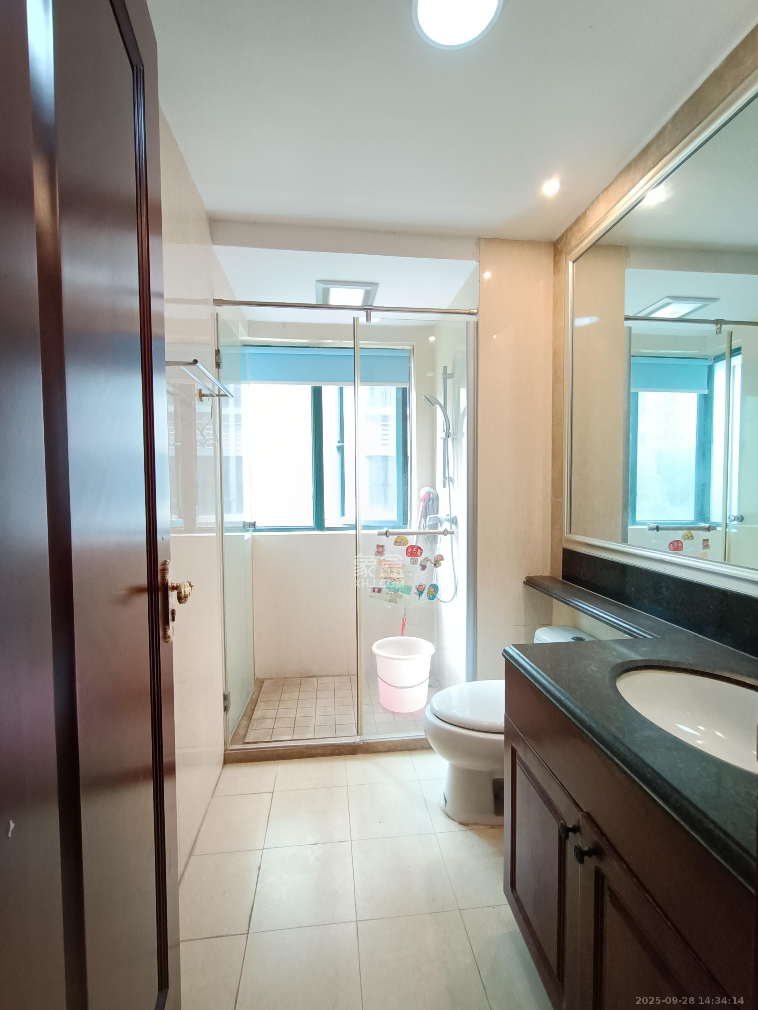 恒大城  2室2厅2卫    2100.0元/月室内图