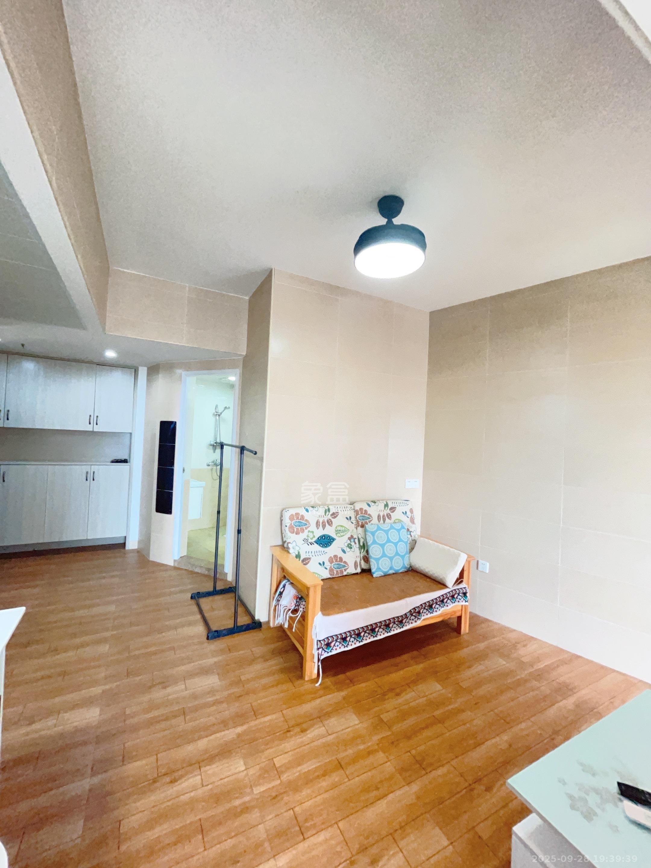 达美美立方  2室1厅1卫    2000.0元/月室内图1