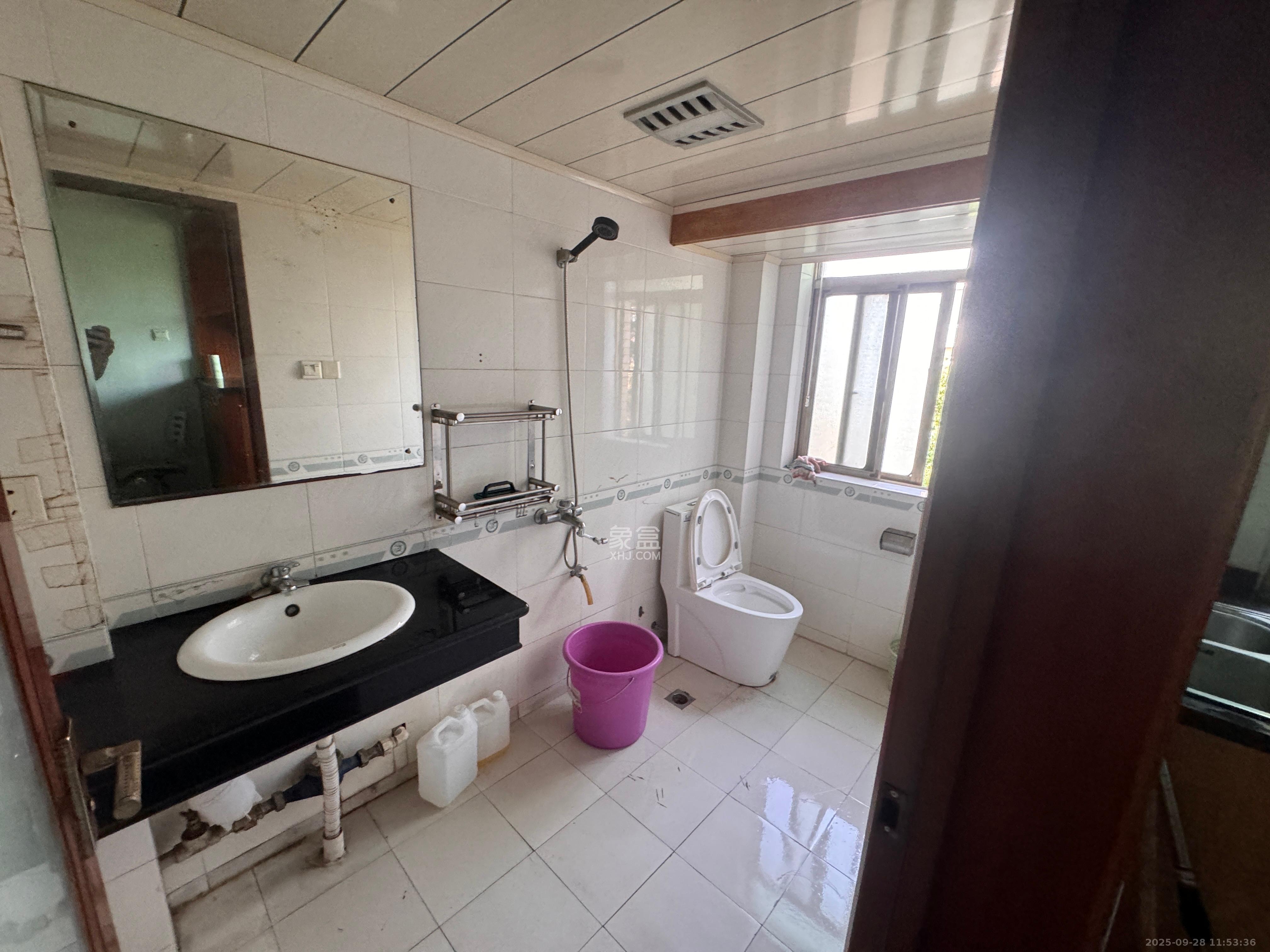 景香苑 3室2厅2卫 2400.0元/月 景香苑 3室2厅2卫 2400.0元/月室内图