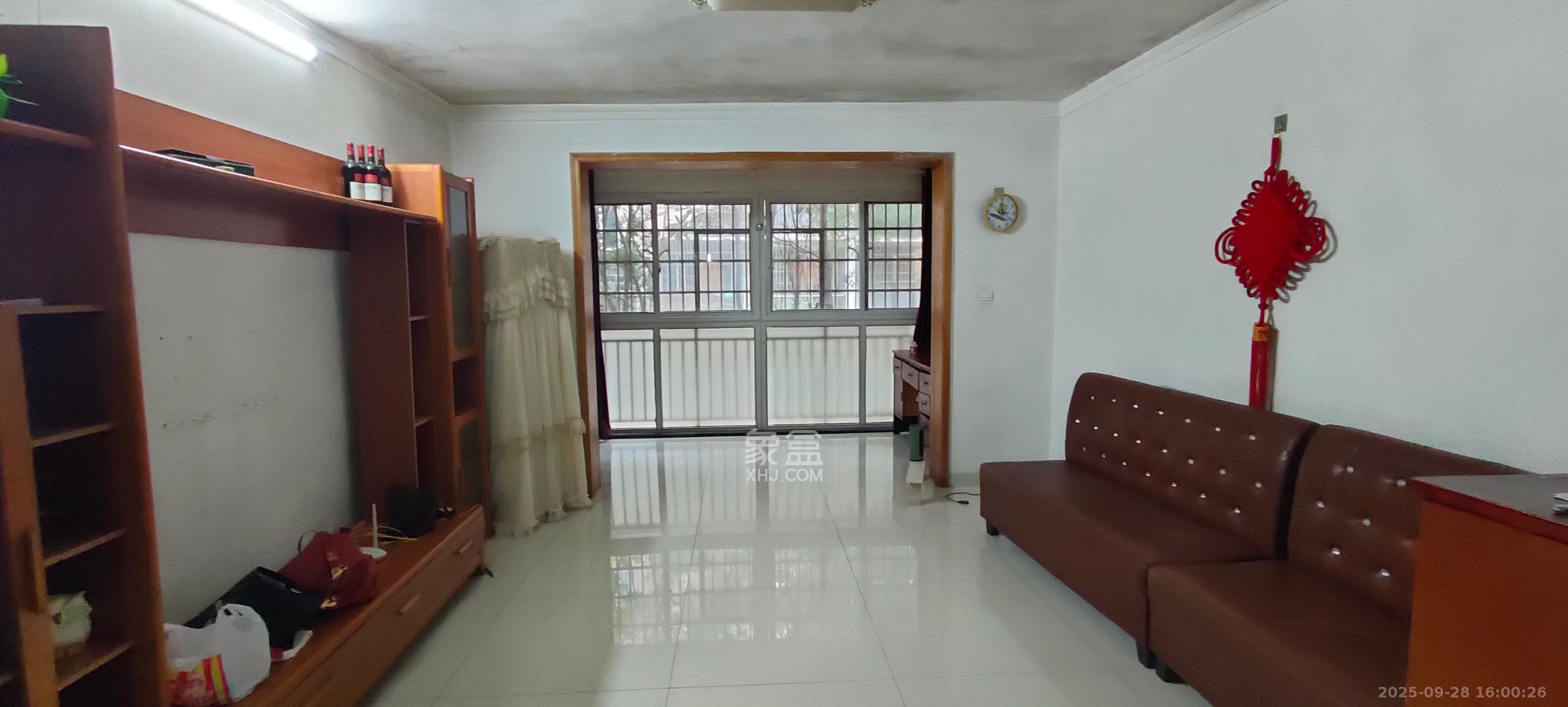 新诚小区 2室2厅2卫 1800.00元/月 新诚小区 2室2厅2卫 1800.00元/月室内图