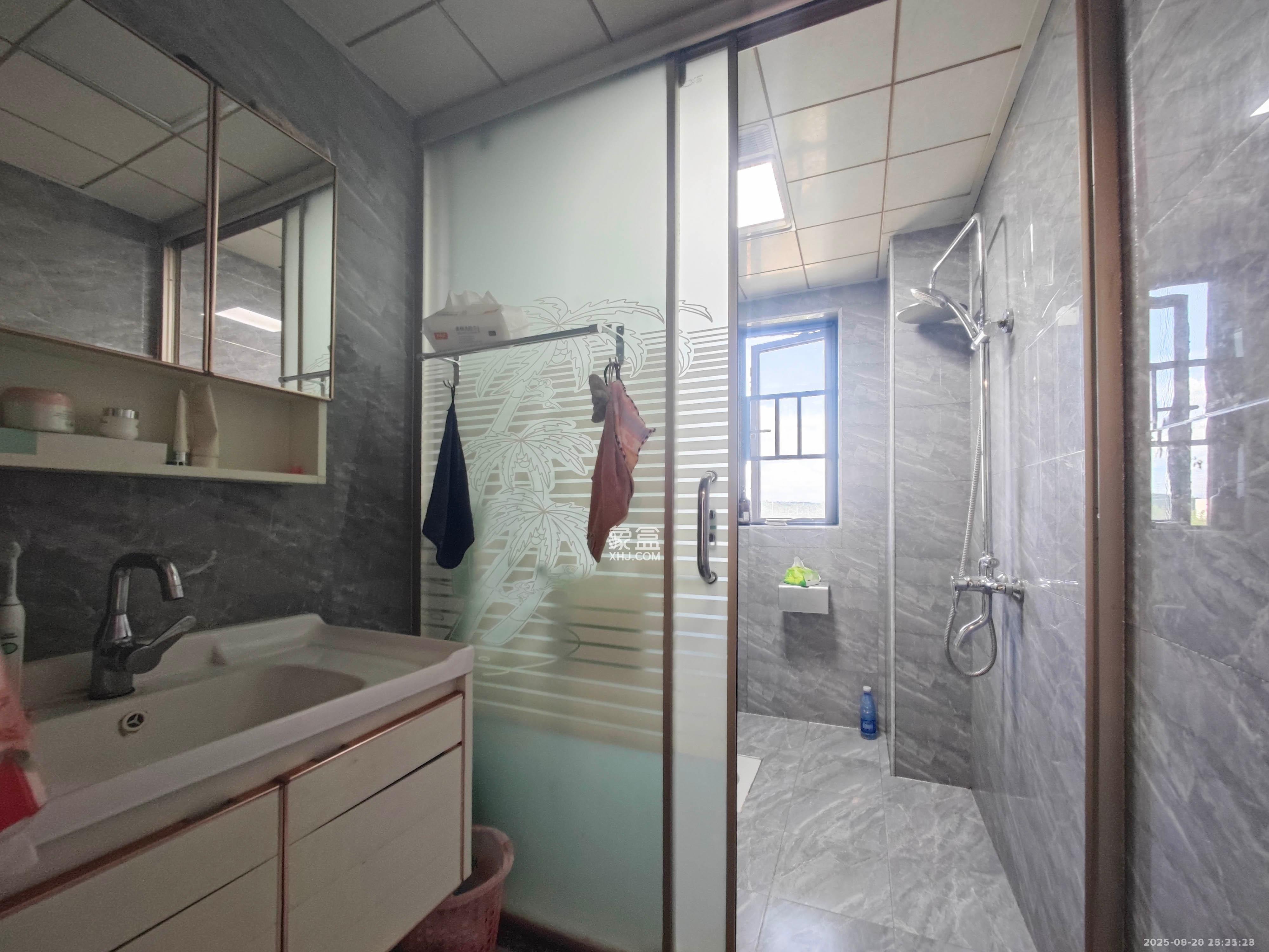 中建嘉和城  3室2厅1卫    2200.0元/月室内图