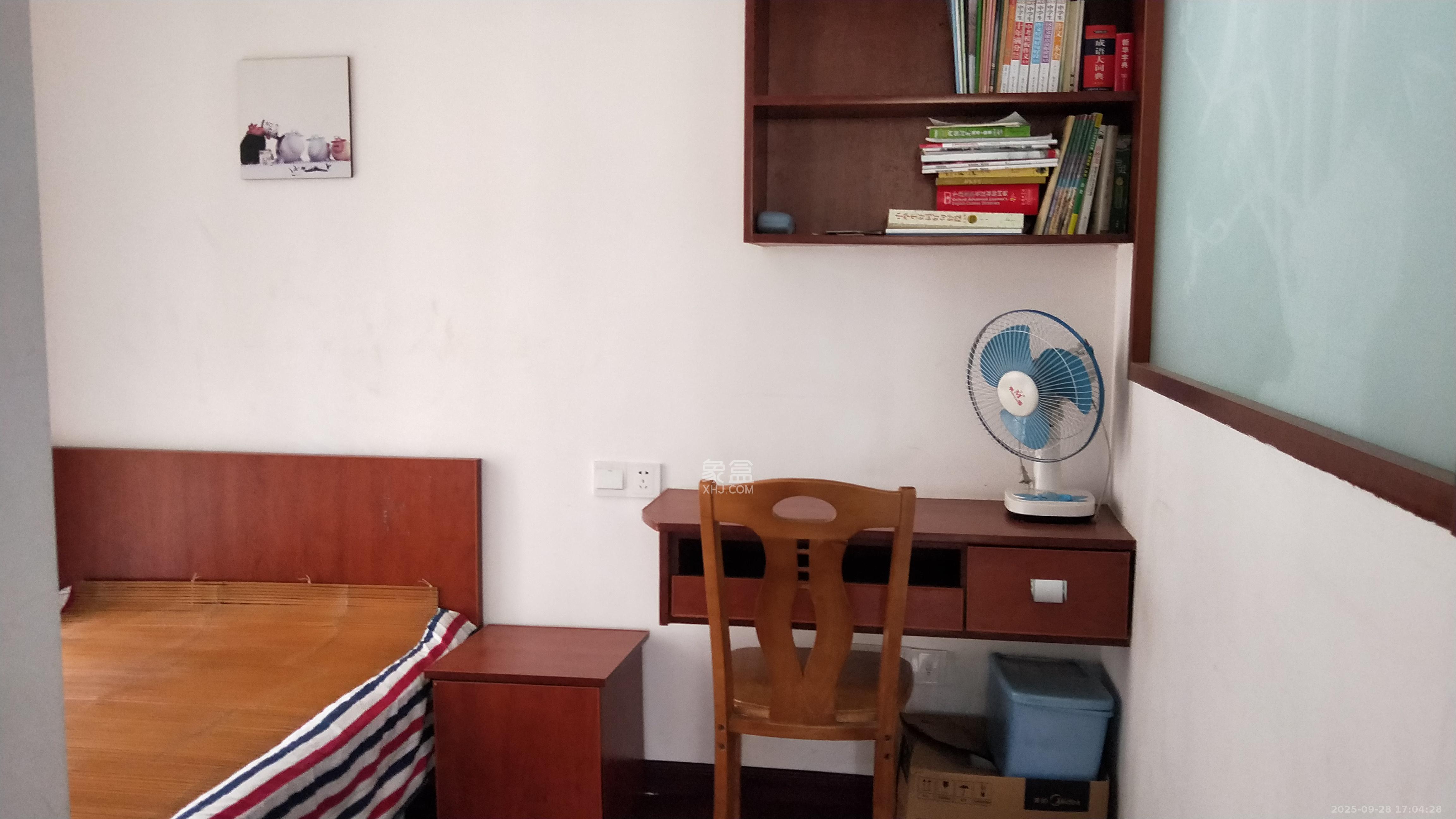 阳光晶城 3室2厅1卫 2000.0元/月 阳光晶城 3室2厅1卫 2000.0元/月室内图