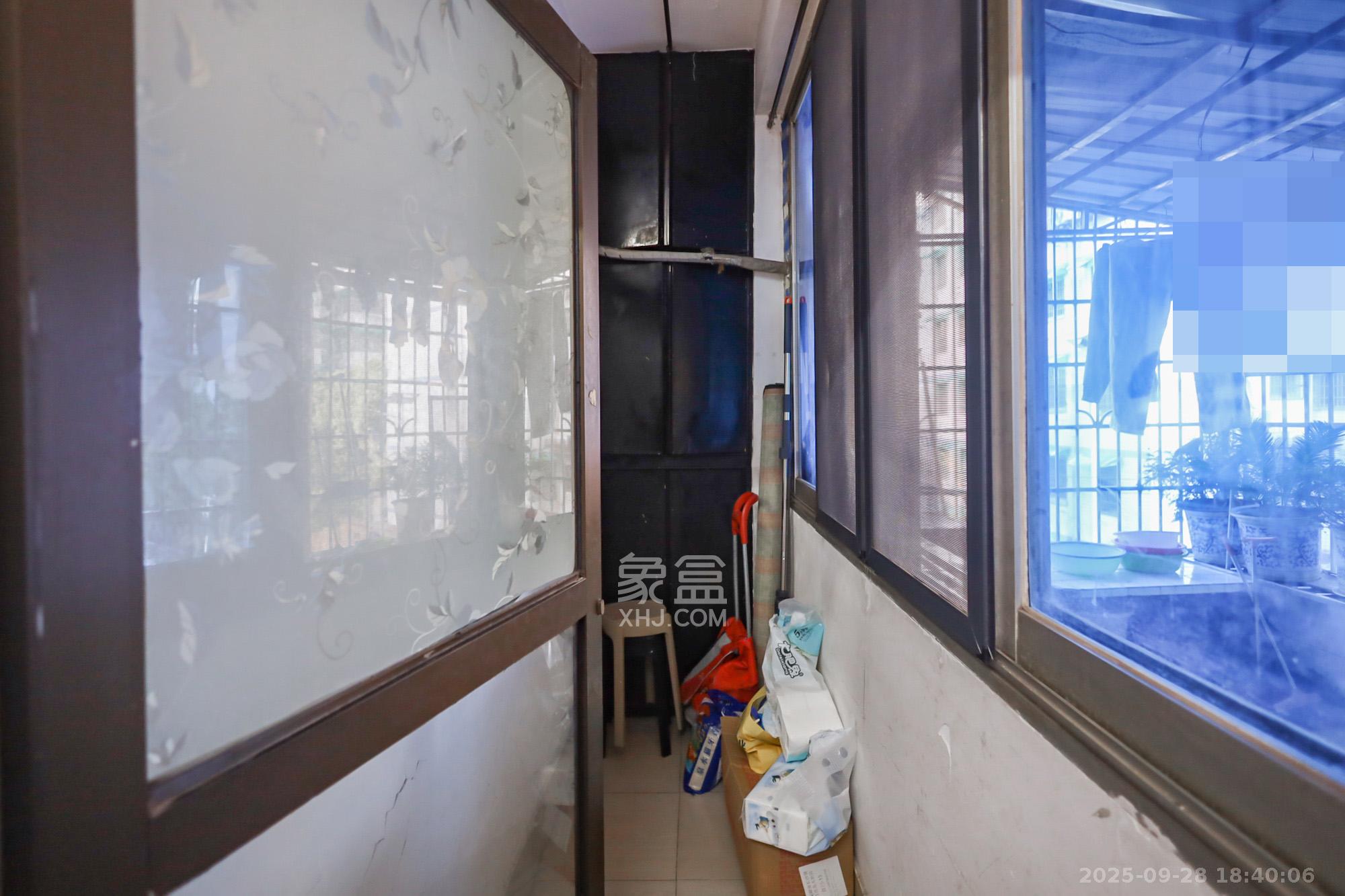 万利新村  1室0厅0卫    55.0万阳台