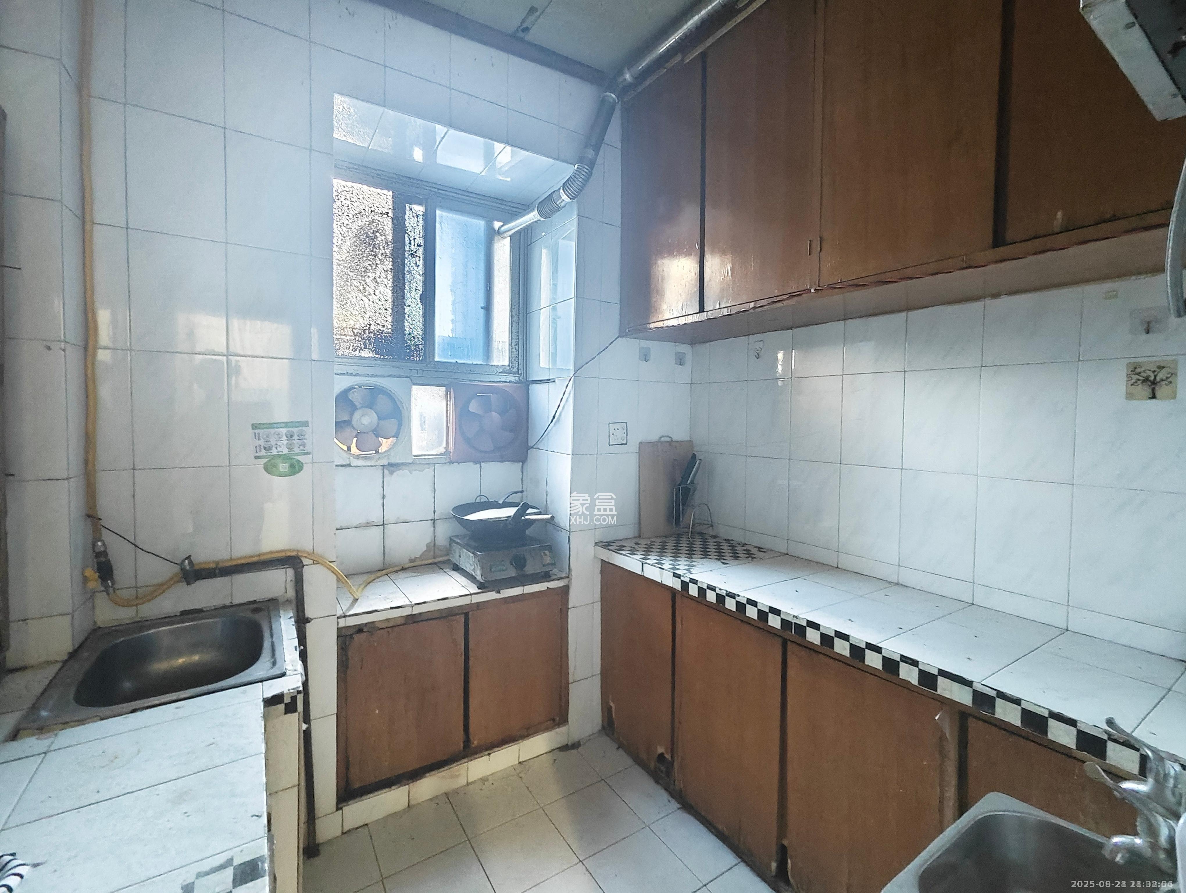 燕山街社区 4室2厅1卫 2200.0元/月 燕山街社区 4室2厅1卫 2200.0元/月室内图