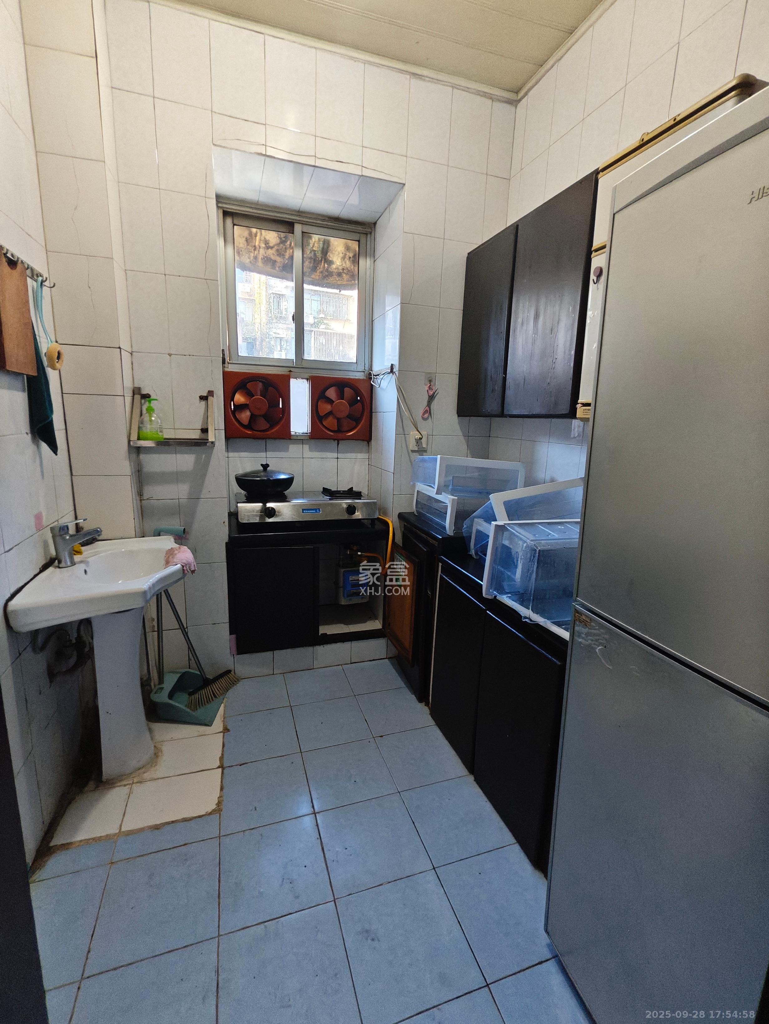 东瓜山三村(东电社区) 2室1厅1卫 1400.0元/月 东瓜山三村(东电社区) 2室1厅1卫 1400.0元/月室内图