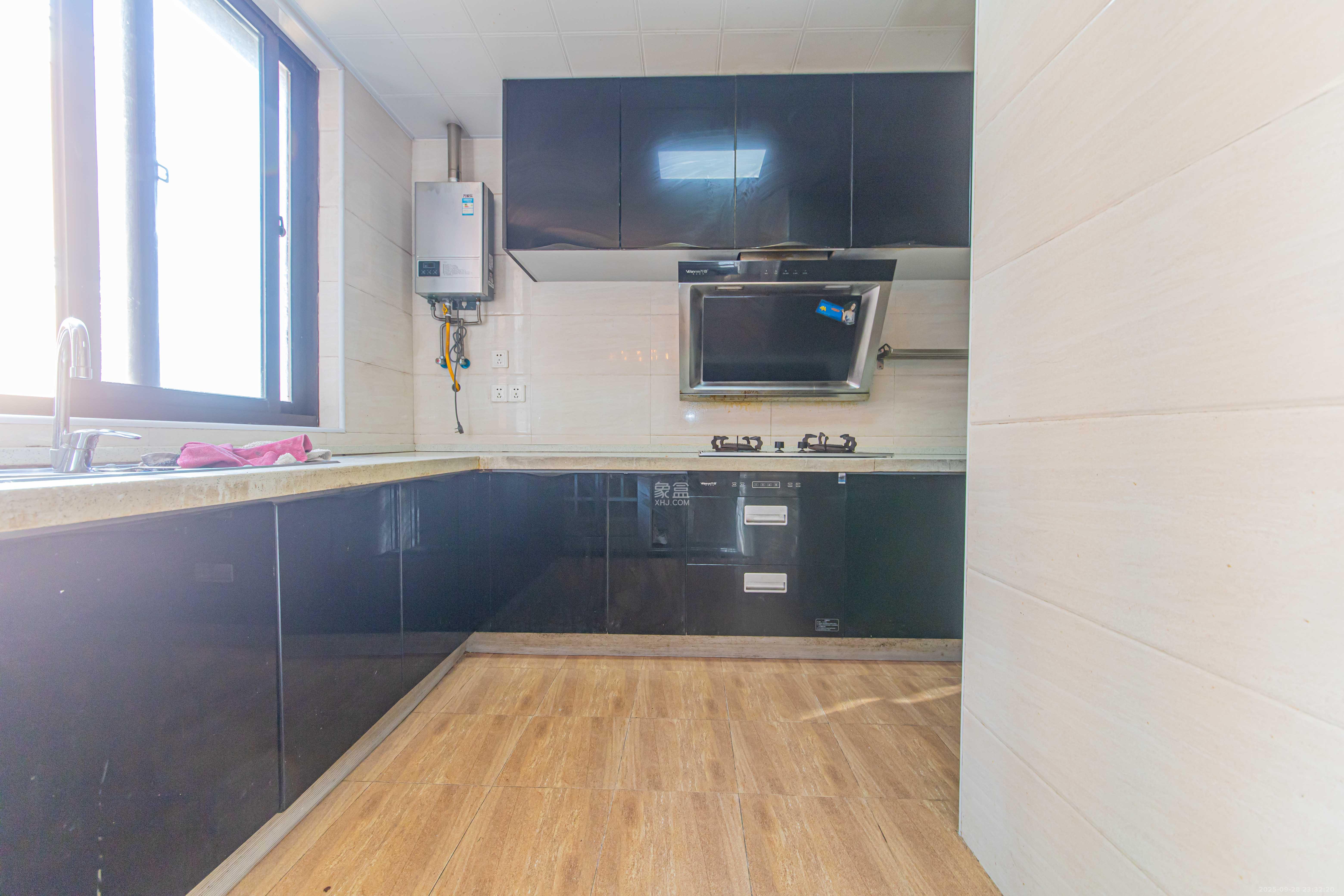 鑫远和城(一、二期)  5室2厅2卫    125.0万 鑫远和城(一、二期)  5室2厅2卫    125.0万厨房