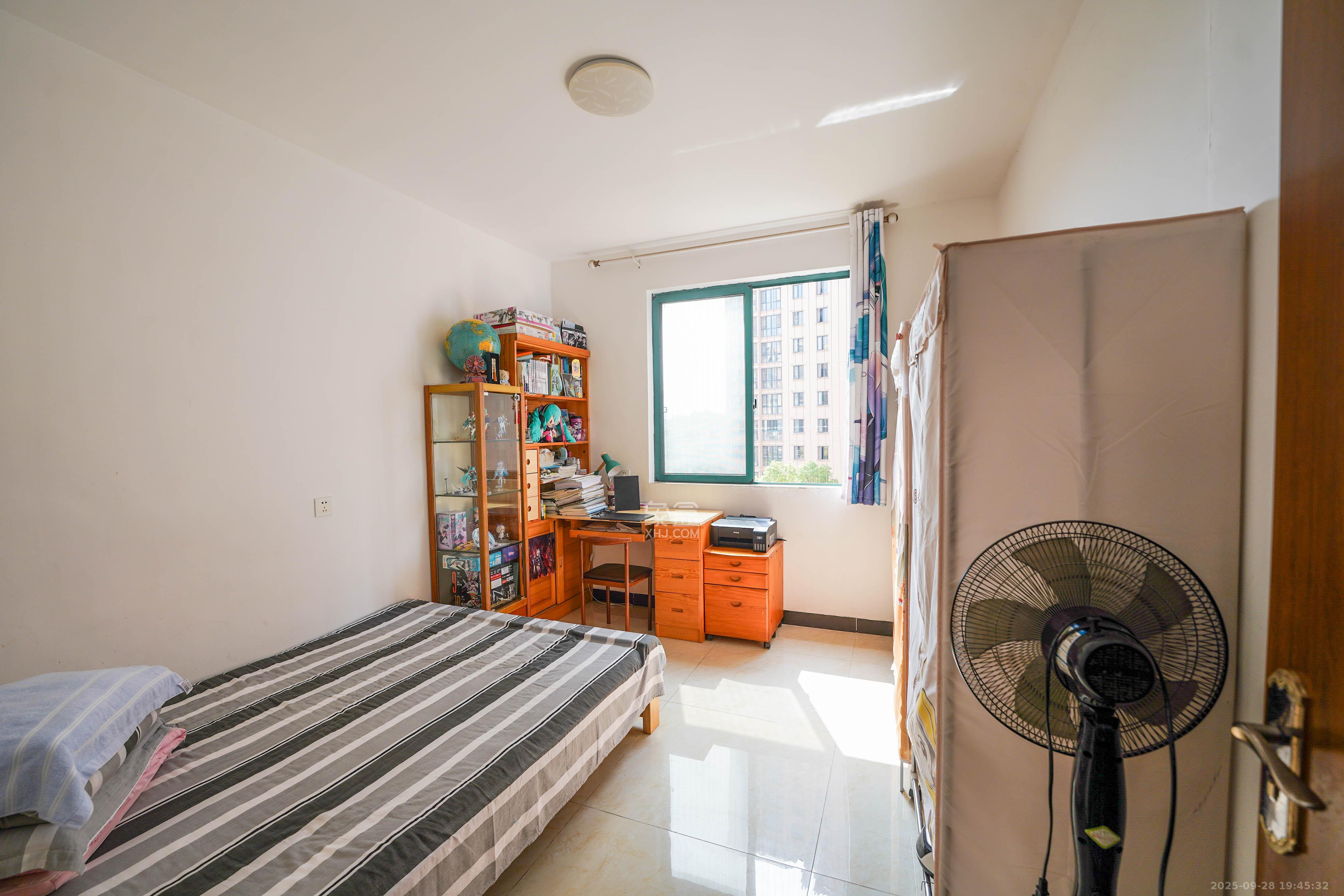 丽发新城  3室2厅1卫    51.8万卧室