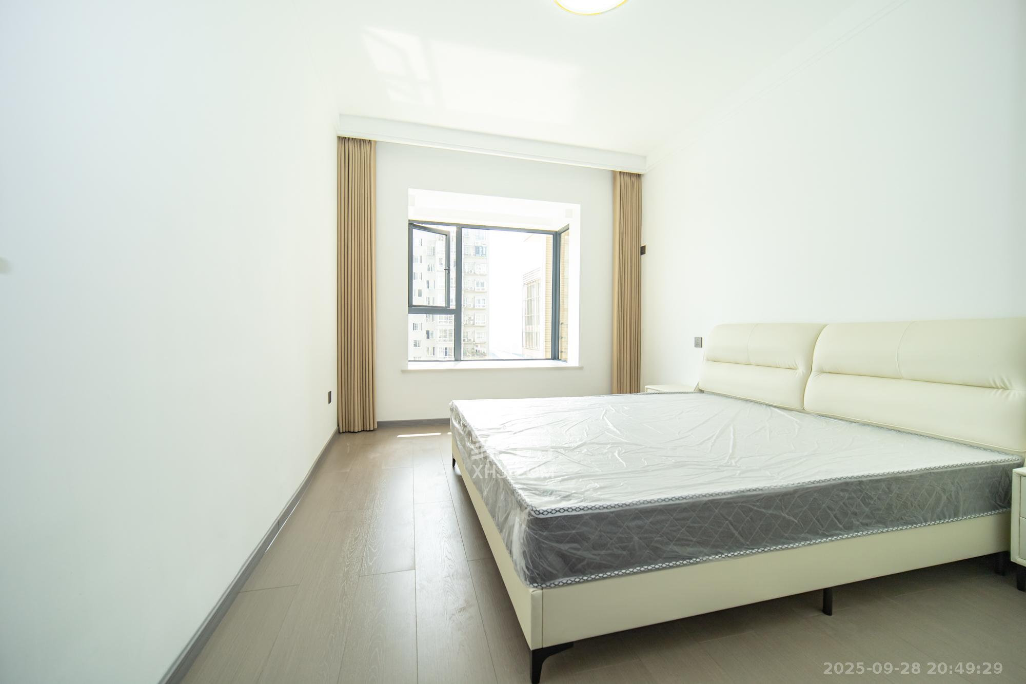 月湖兰庭  4室2厅1卫    126.8万卧室