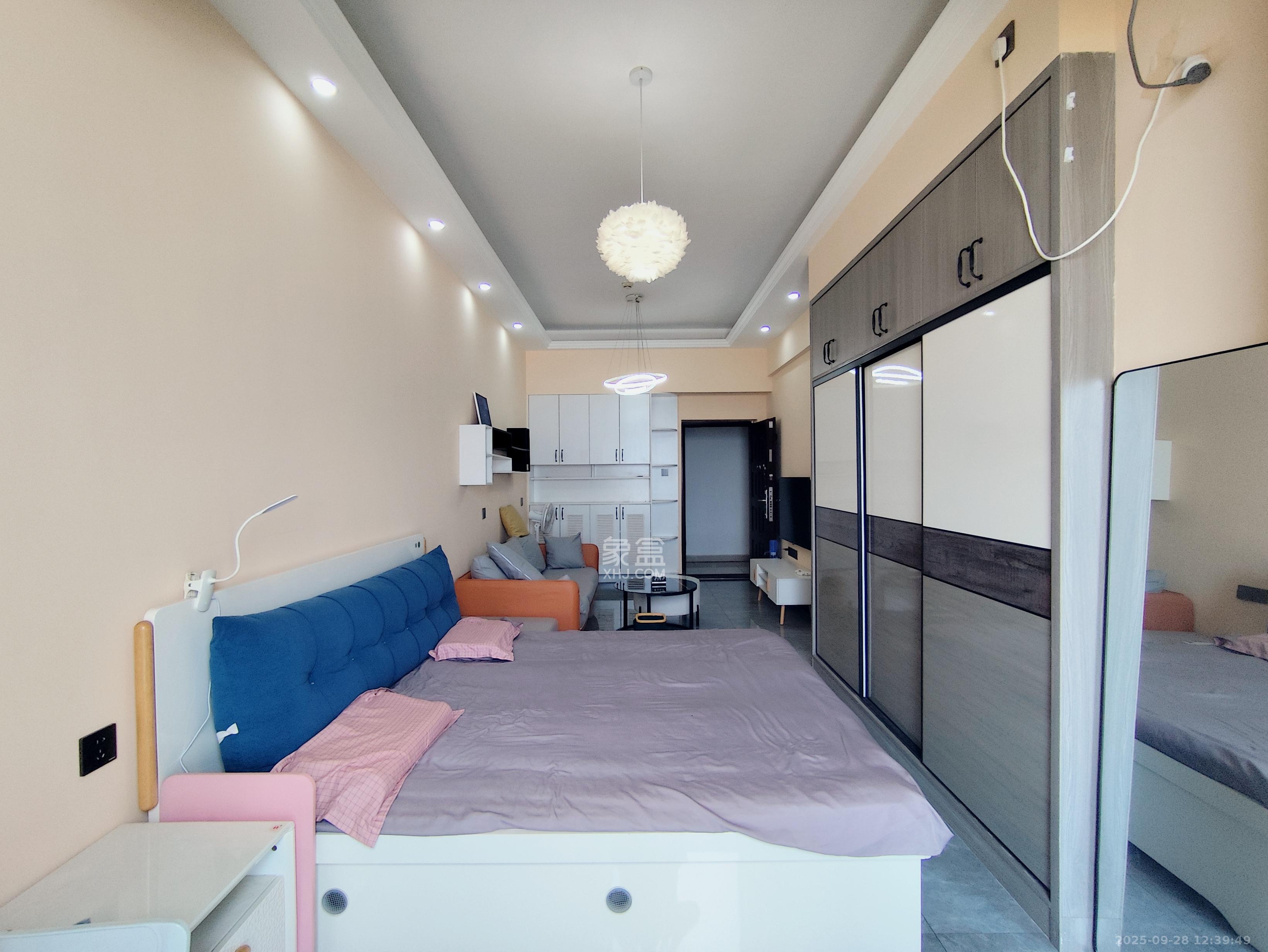 辉宏橄榄城  1室1厅1卫    1550.0元/月室内图