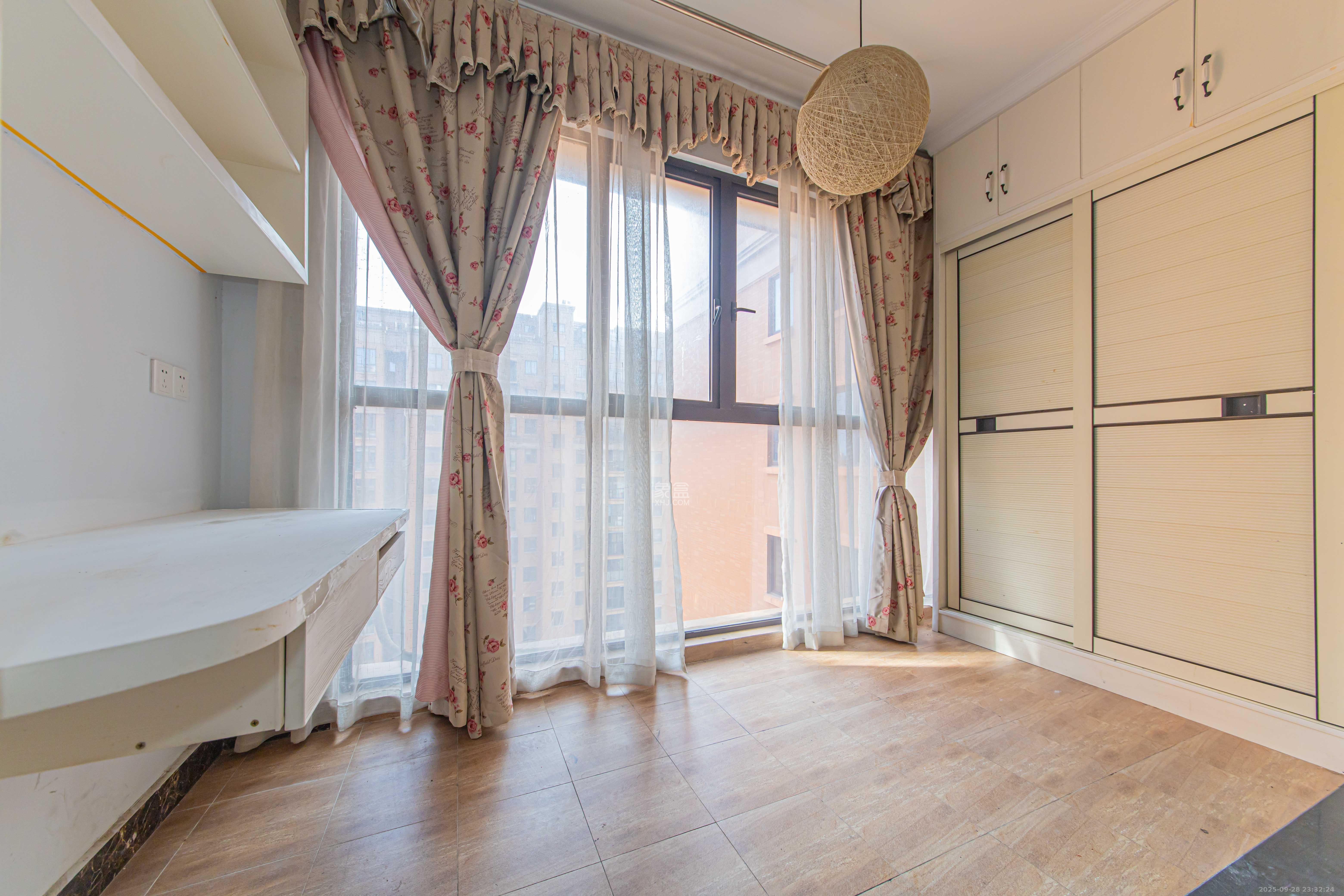 鑫远和城(一、二期)  5室2厅2卫    125.0万 鑫远和城(一、二期)  5室2厅2卫    125.0万阳台