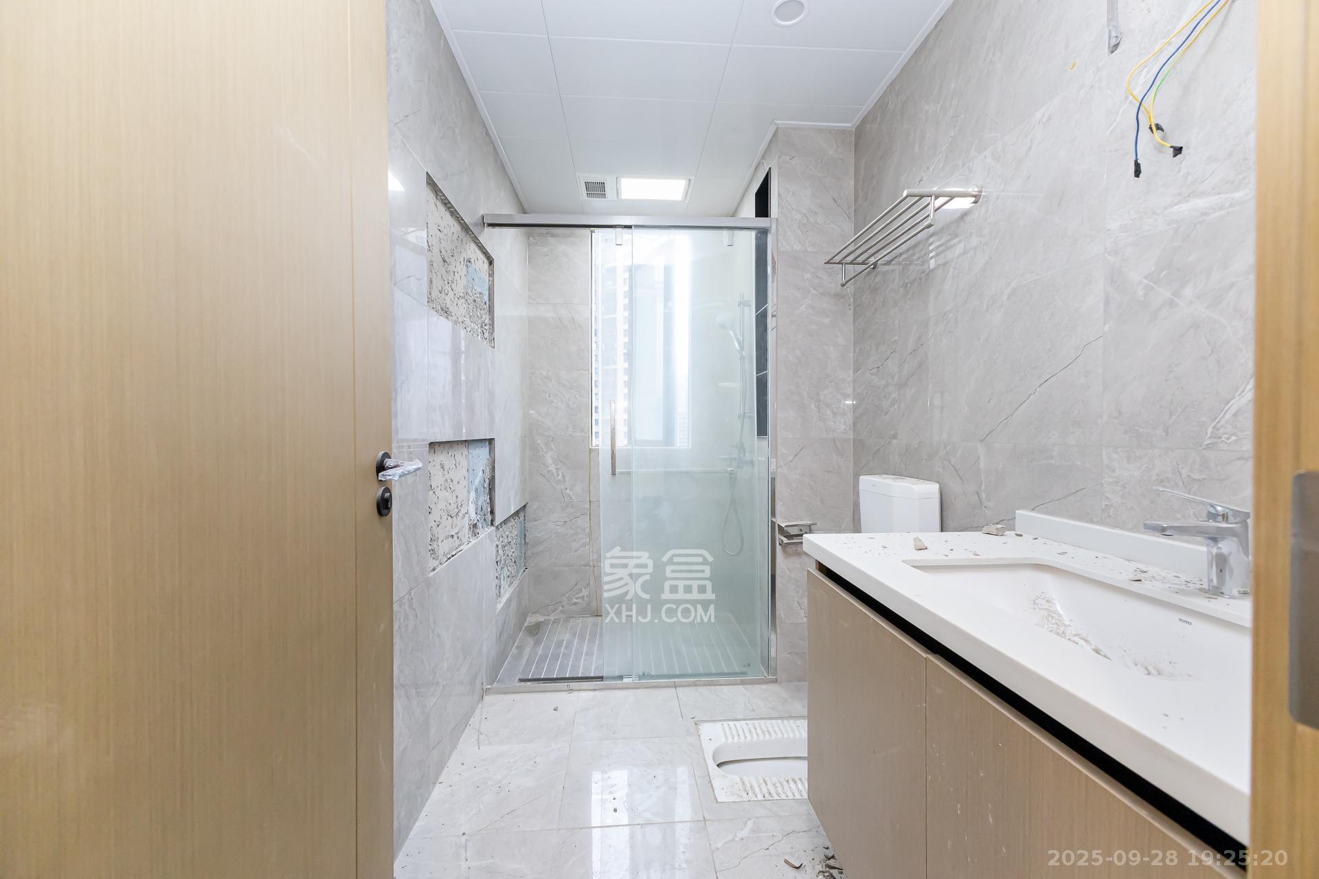 润和湘江天地天悦湾  4室2厅2卫    210.0万卫生间