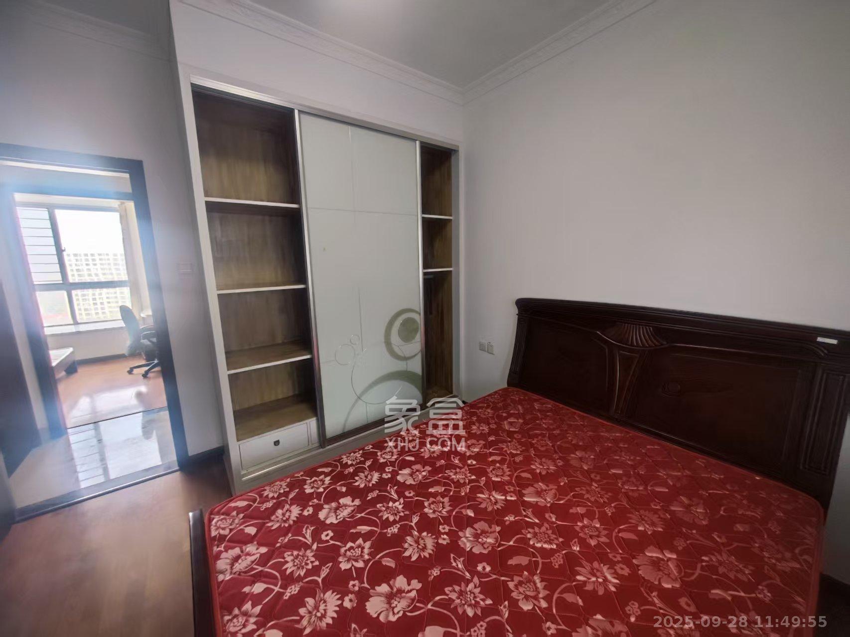 天天向上  1室2厅1卫    2100.0元/月室内图