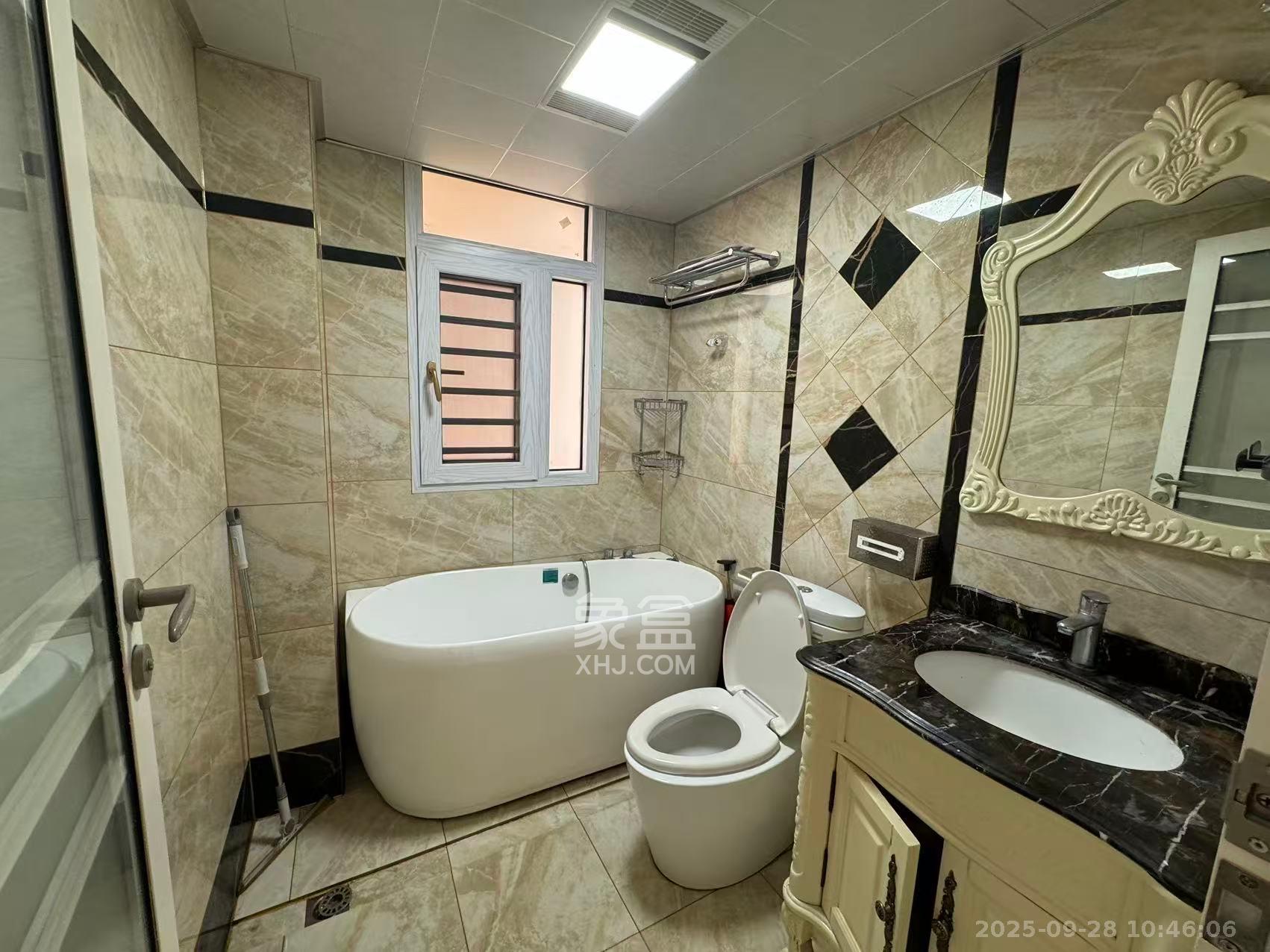 上园商住小区 3室2厅2卫 3500.0元/月 上园商住小区 3室2厅2卫 3500.0元/月室内图