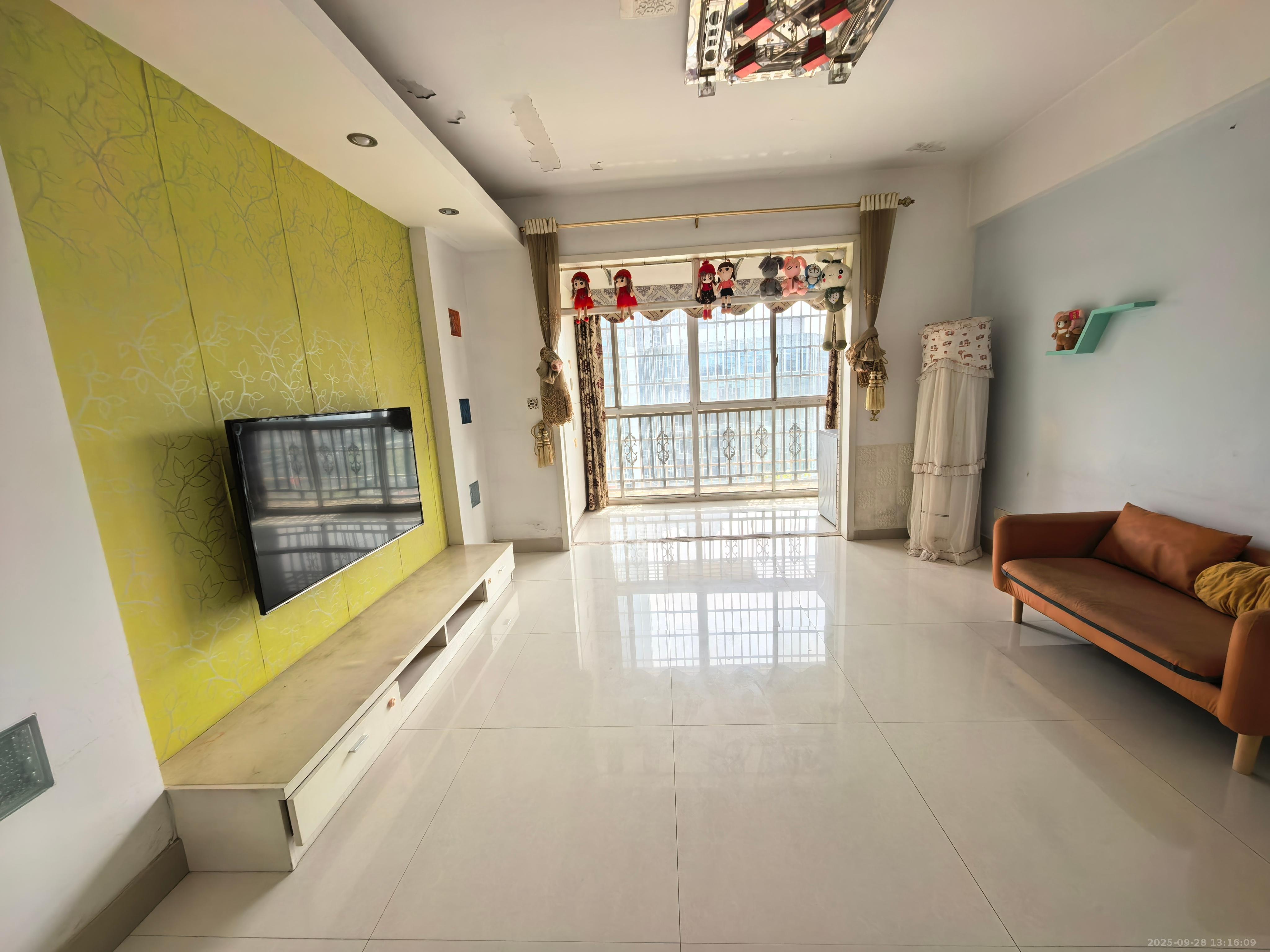 城市山水豪园(山水城市风景) 2室2厅1卫 2200.0元/月 城市山水豪园(山水城市风景) 2室2厅1卫 2200.0元/月室内图