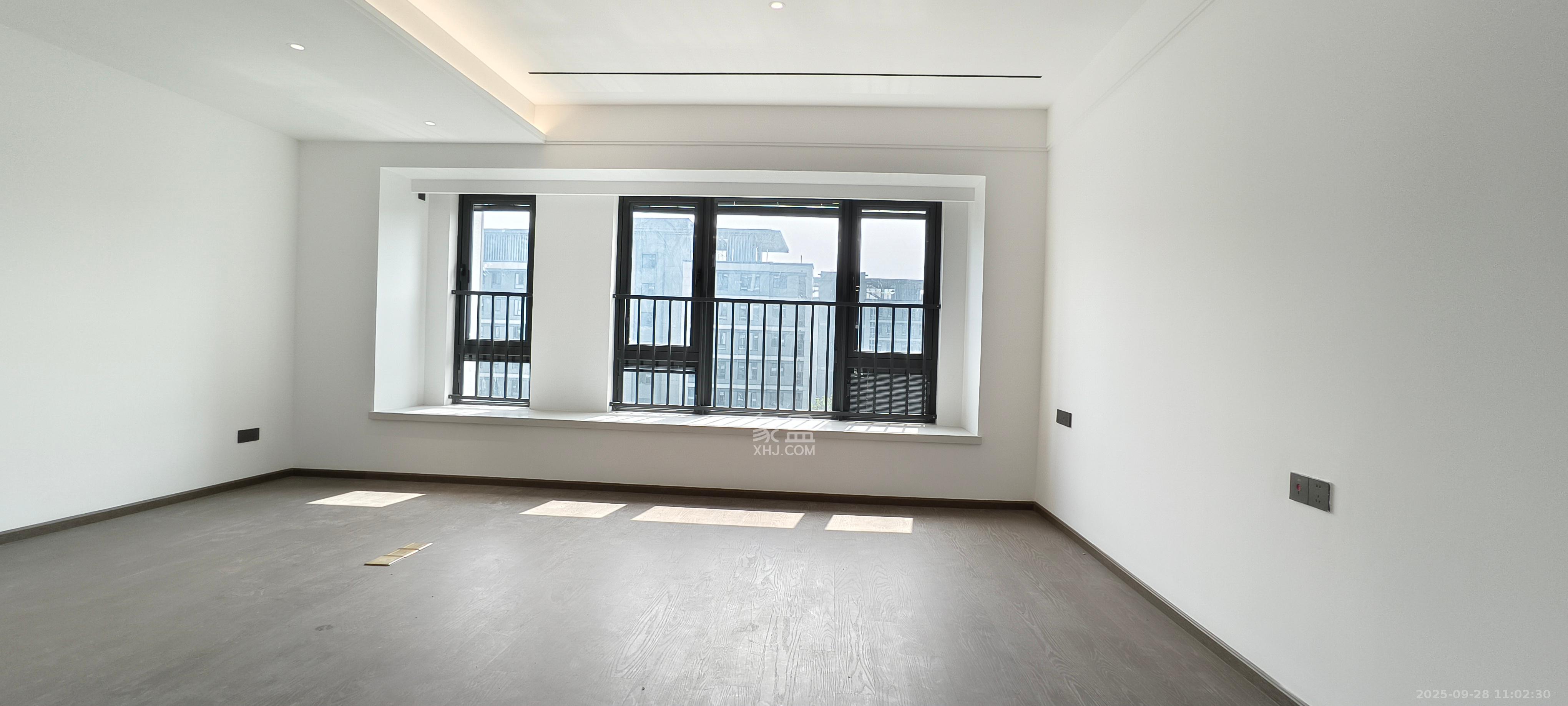 嘉臣道 4室2厅2卫 6000.0元/月 嘉臣道 4室2厅2卫 6000.0元/月室内图