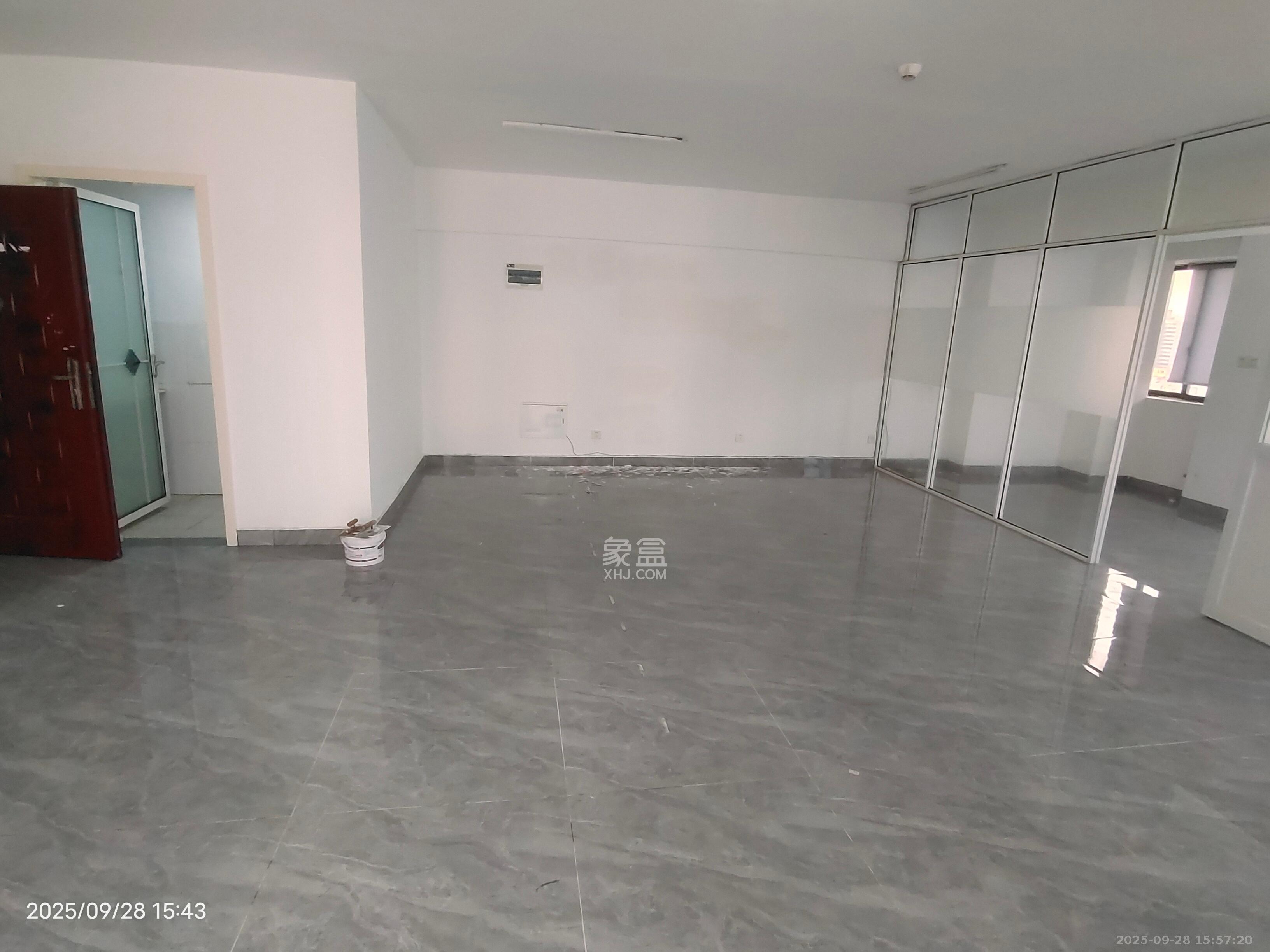 东方芙蓉 2室1厅1卫 2200.0元/月 东方芙蓉 2室1厅1卫 2200.0元/月室内图