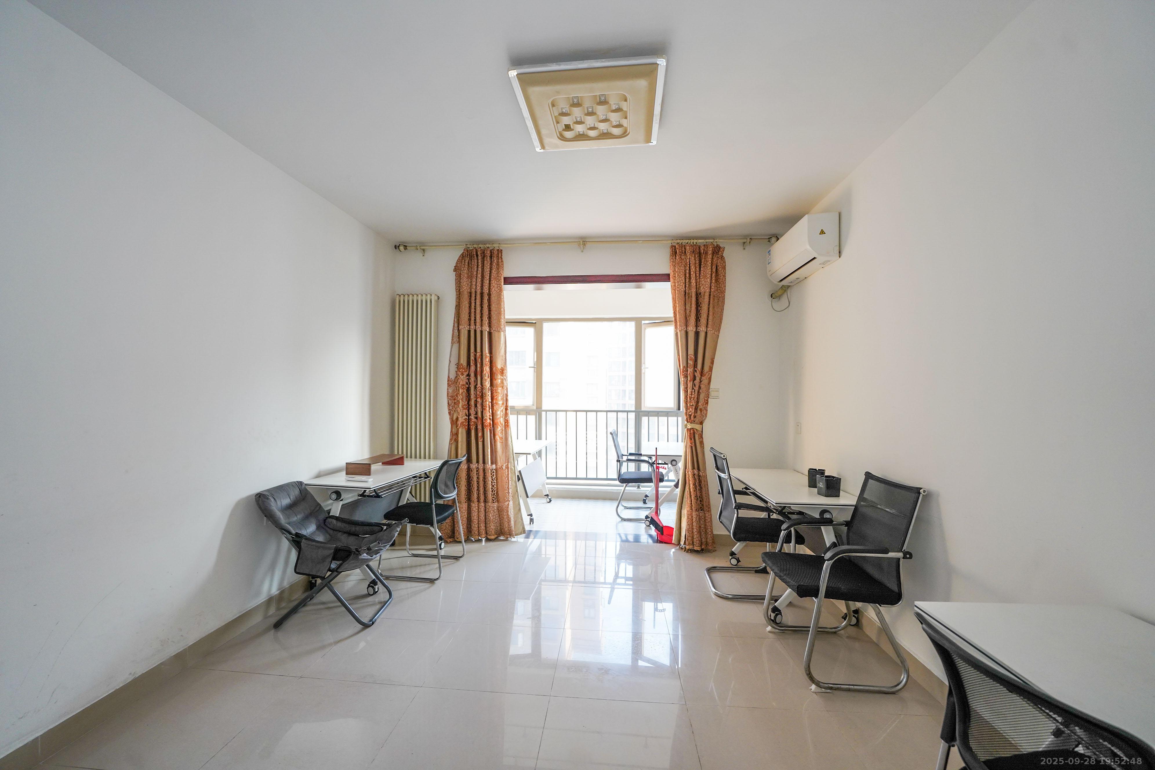 怡海星城 2室2厅1卫 40.0万 怡海星城 2室2厅1卫 40.0万客厅