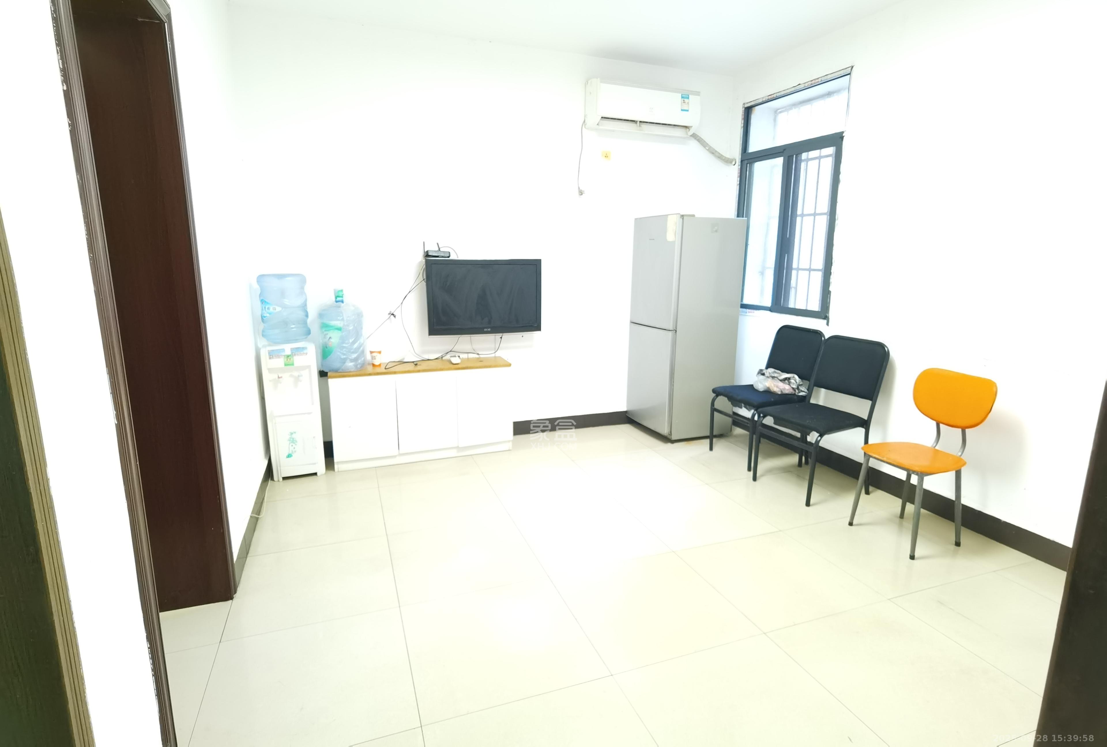 老鸦冲社区  2室1厅1卫   1700.00元/月