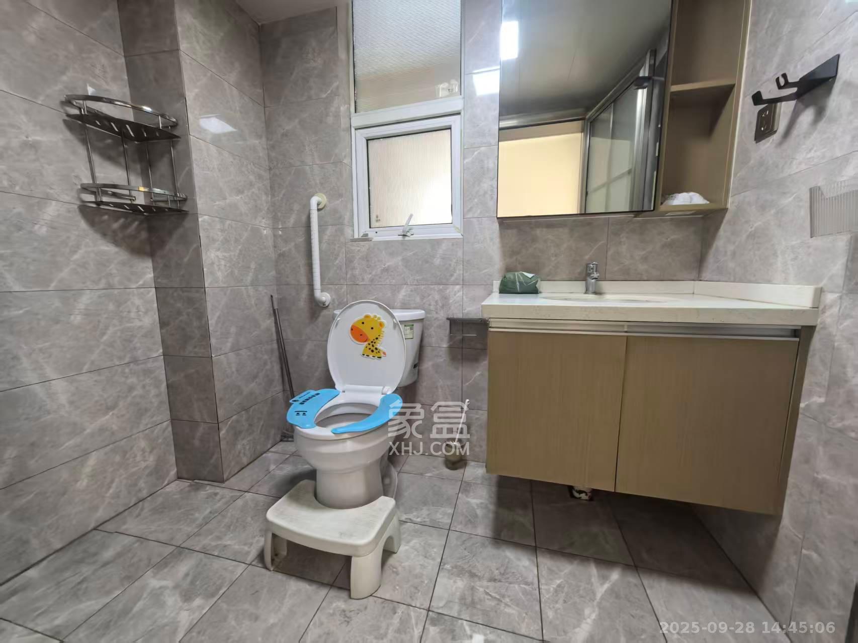 新华联梦想城  3室2厅2卫    2000.0元/月室内图