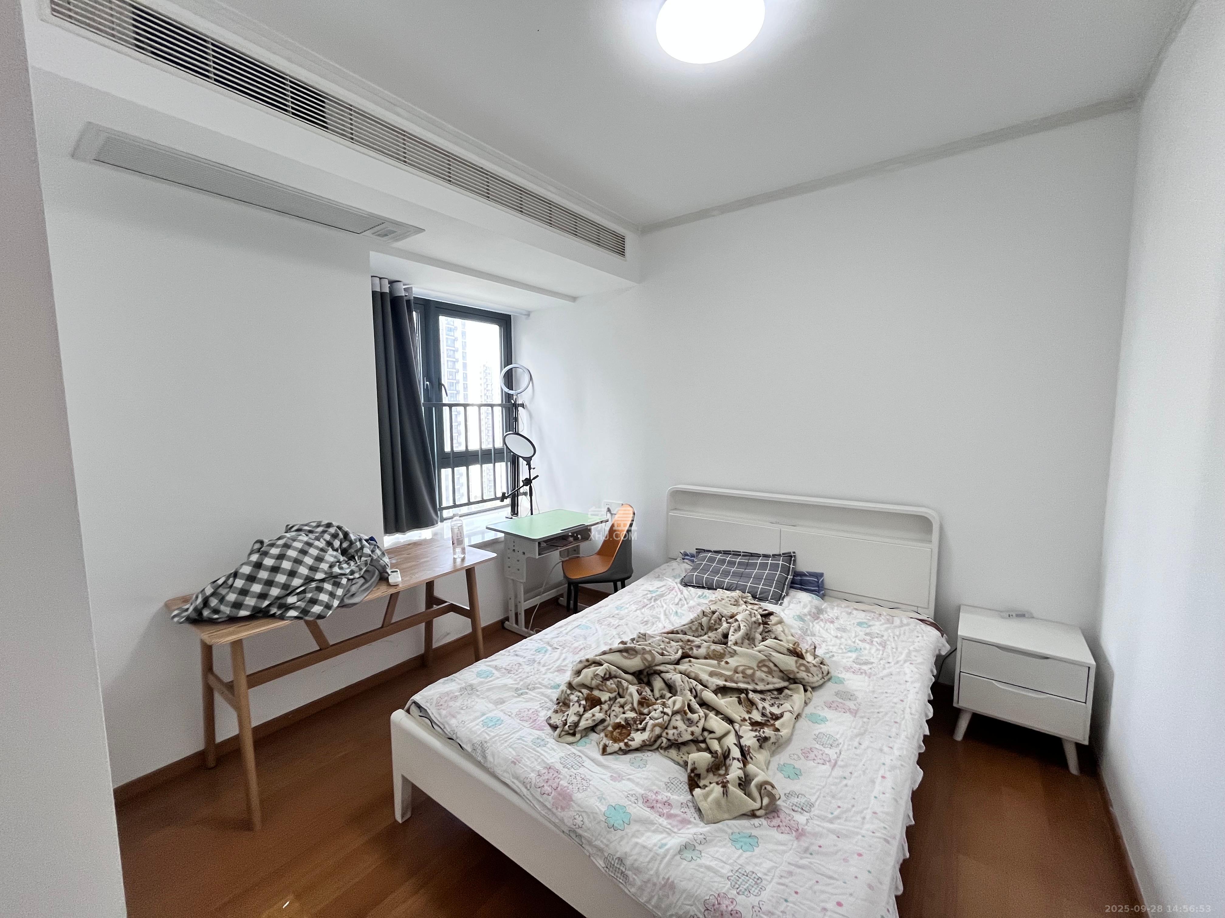 清控湖山雅居南区  3室2厅2卫   2300.00元/月室内图