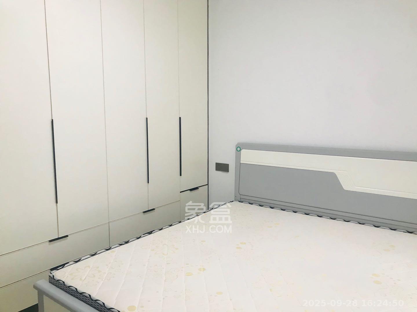 中建嘉和城  4室2厅2卫   3500.00元/月室内图