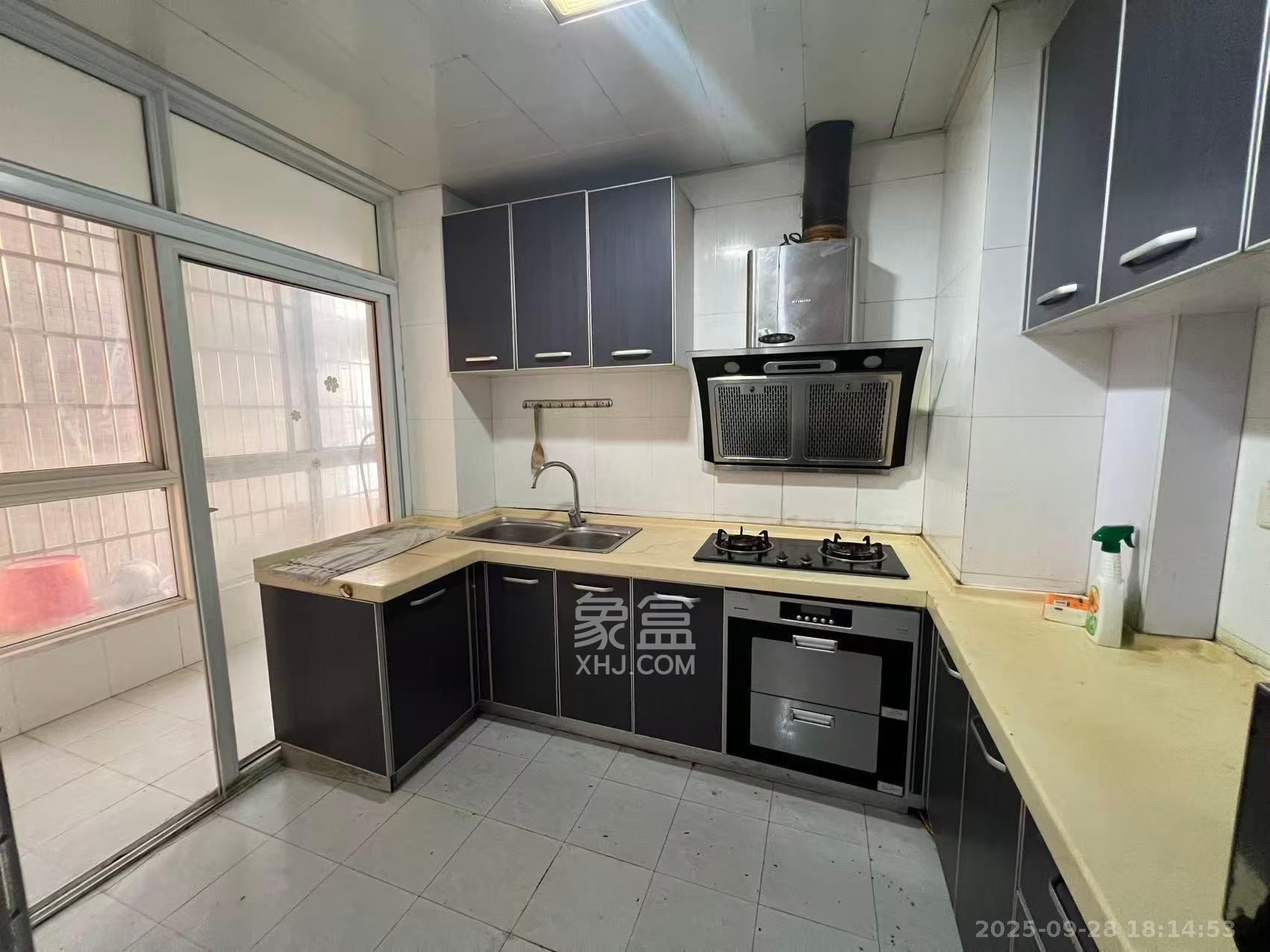 星沙教师公寓  3室2厅2卫    2000.0元/月室内图