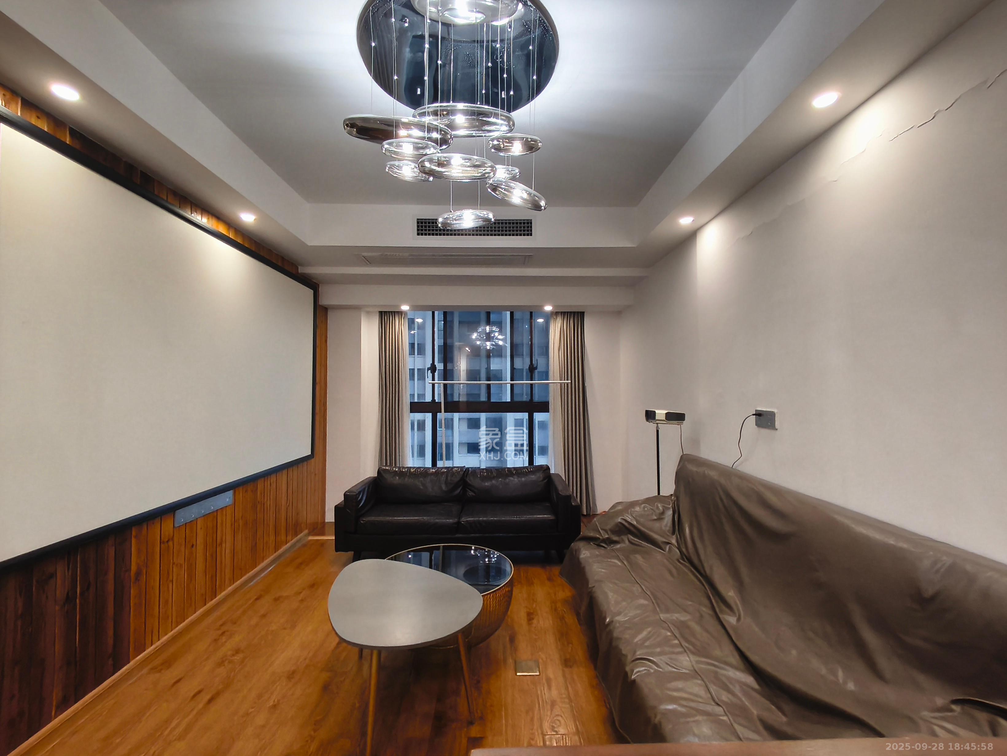 长房半岛蓝湾（观山月）  2室2厅1卫    2200.0元/月室内图1