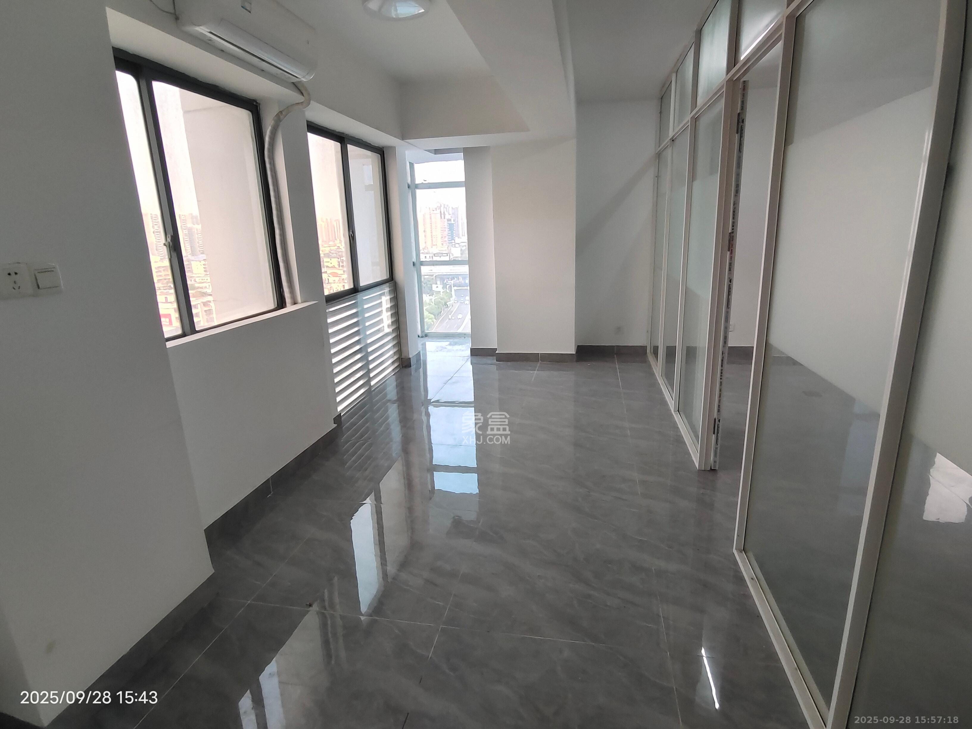 东方芙蓉 2室1厅1卫 2200.0元/月 东方芙蓉 2室1厅1卫 2200.0元/月室内图