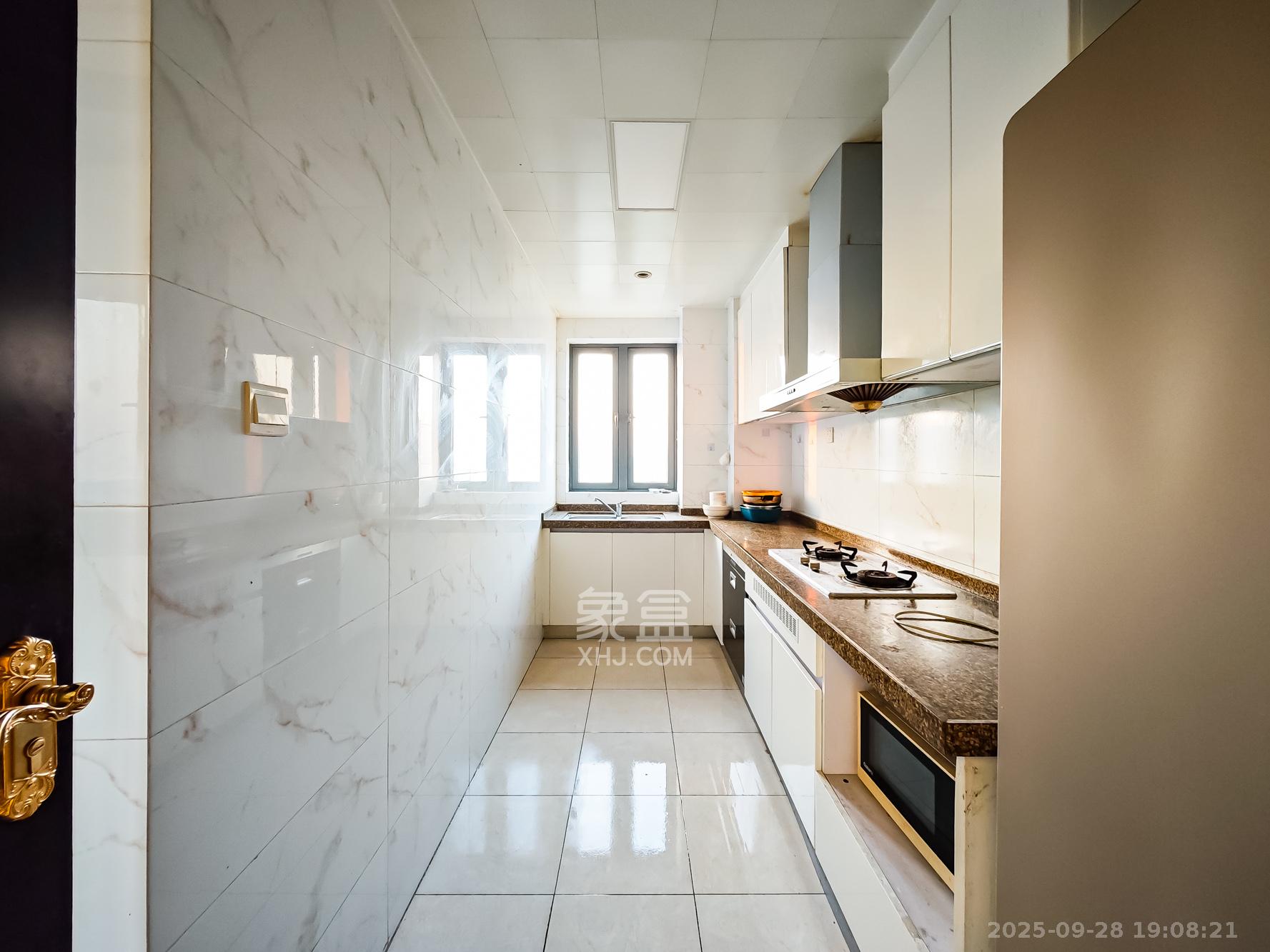 恒大御景天下城一期 4室2厅2卫 95.0万 恒大御景天下城一期 4室2厅2卫 95.0万厨房