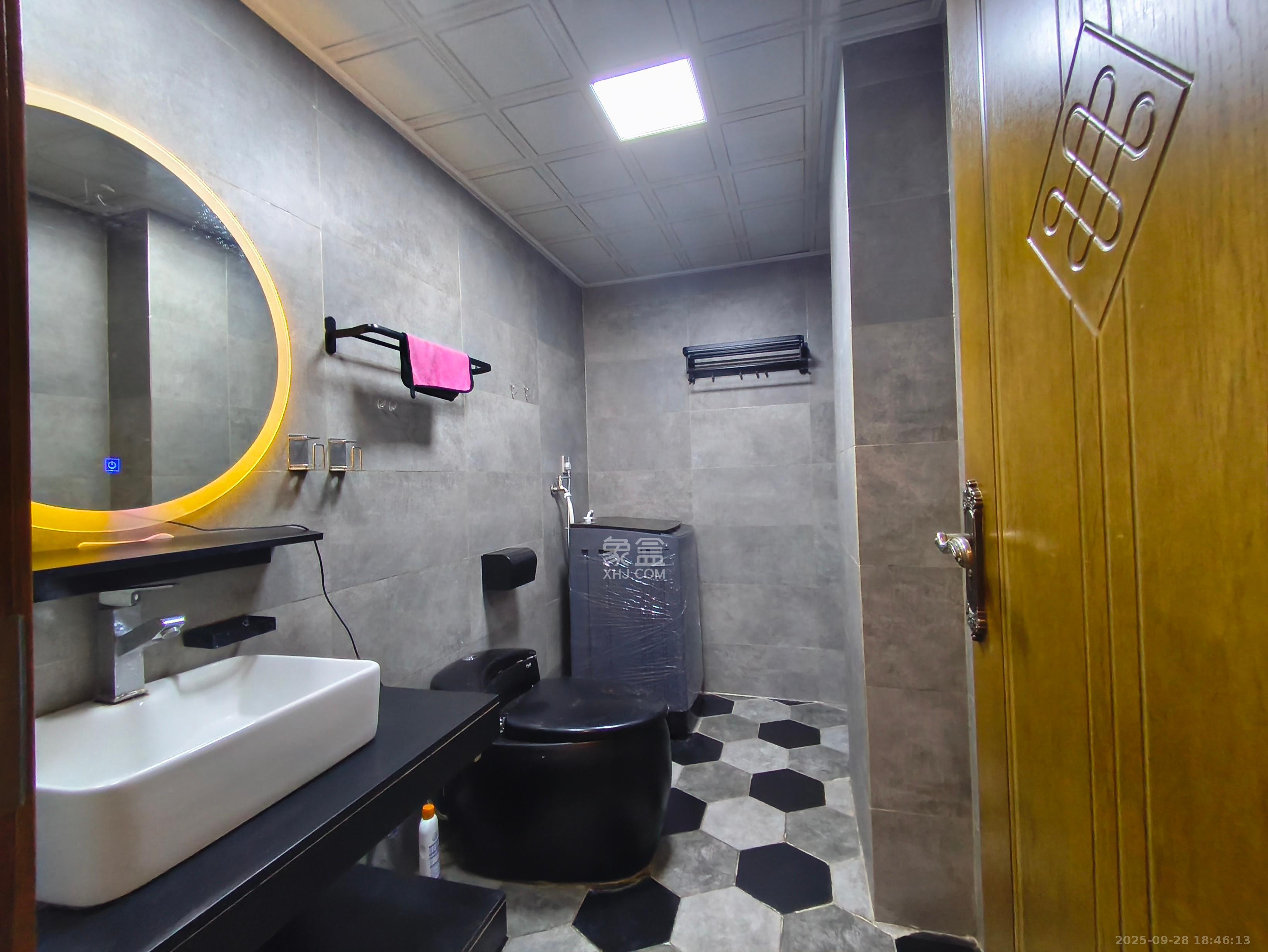 长房半岛蓝湾（观山月）  2室2厅1卫    2200.0元/月室内图